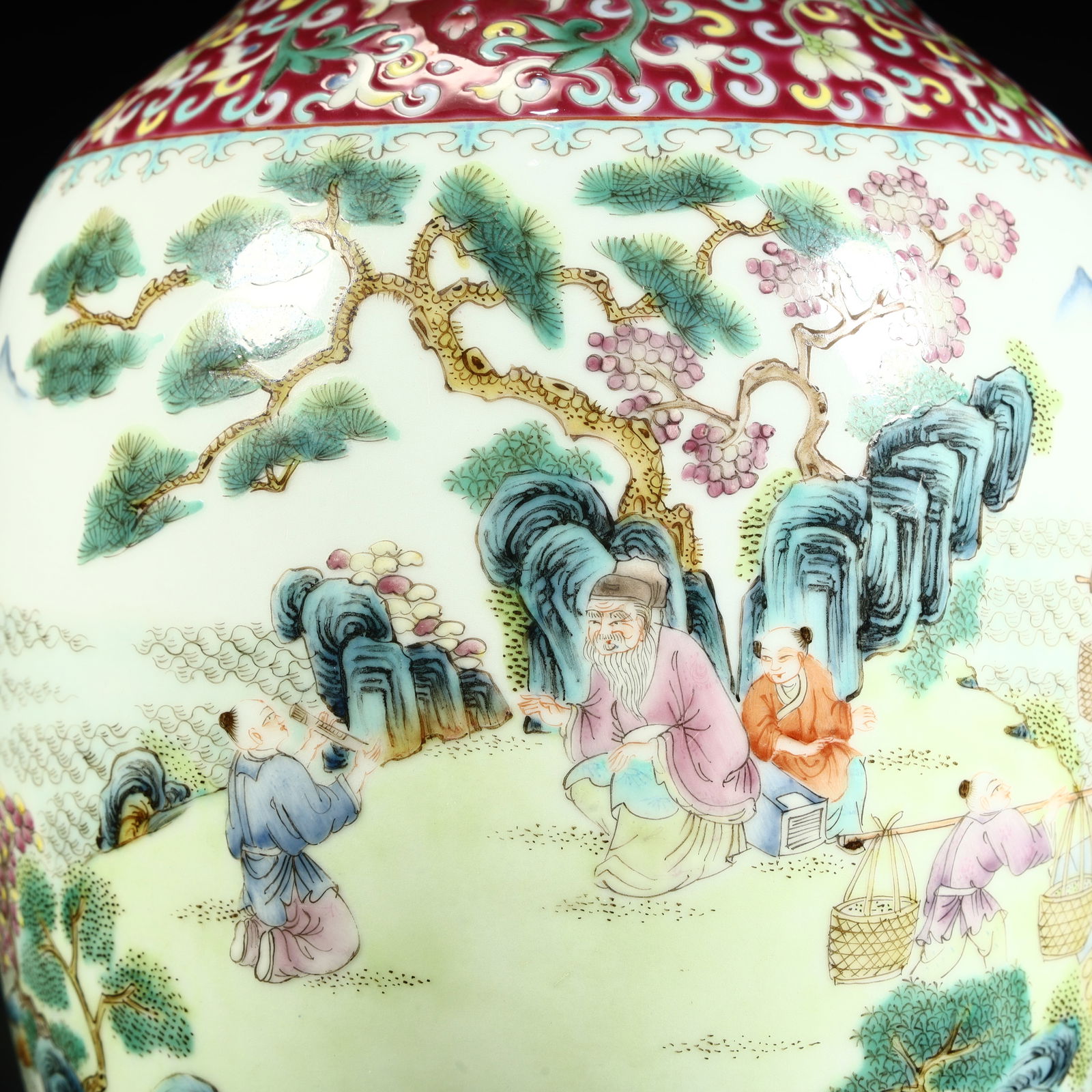 A Qianlong pastel amphora - 7