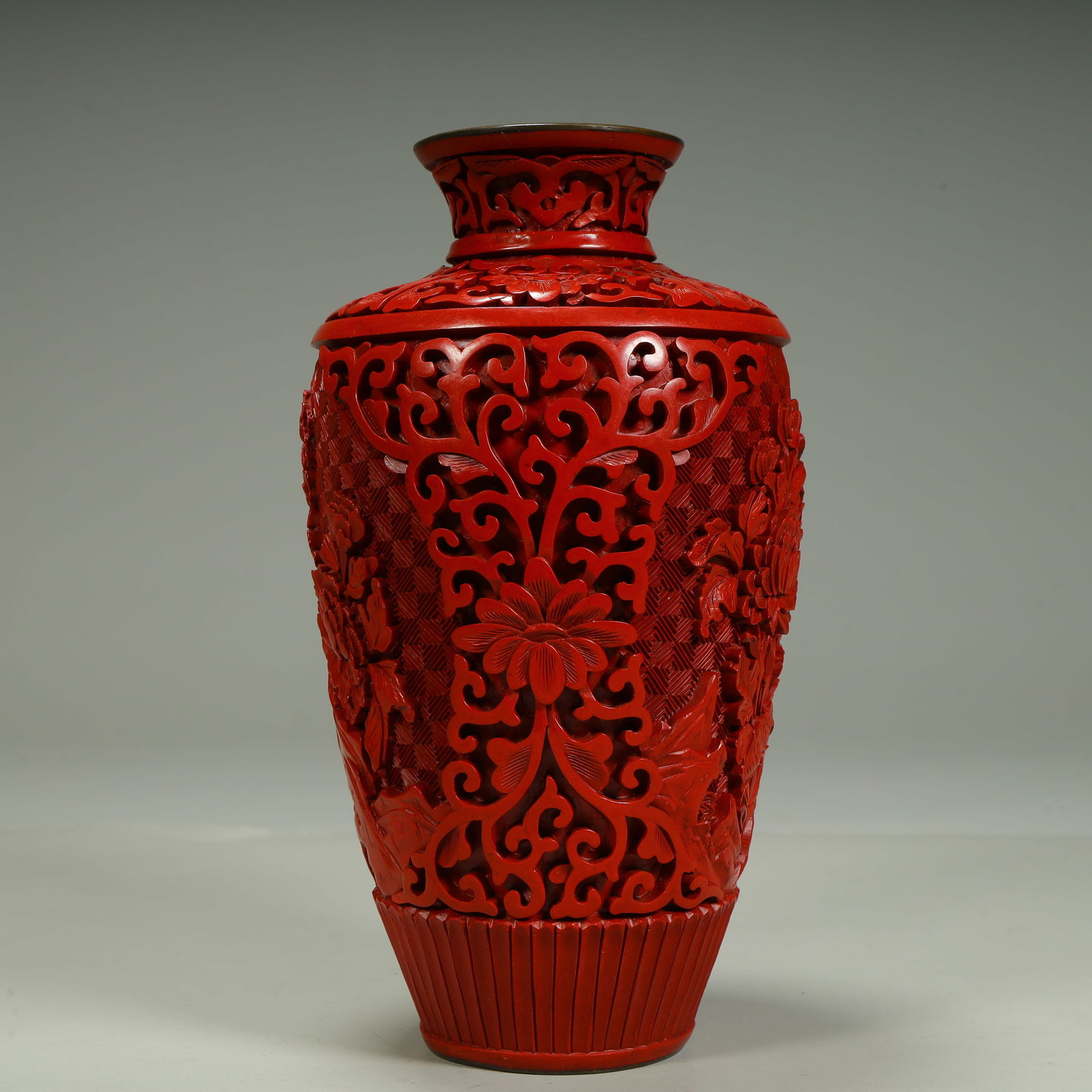 A Qing Dynasty red peony pattern plum bottle - 2