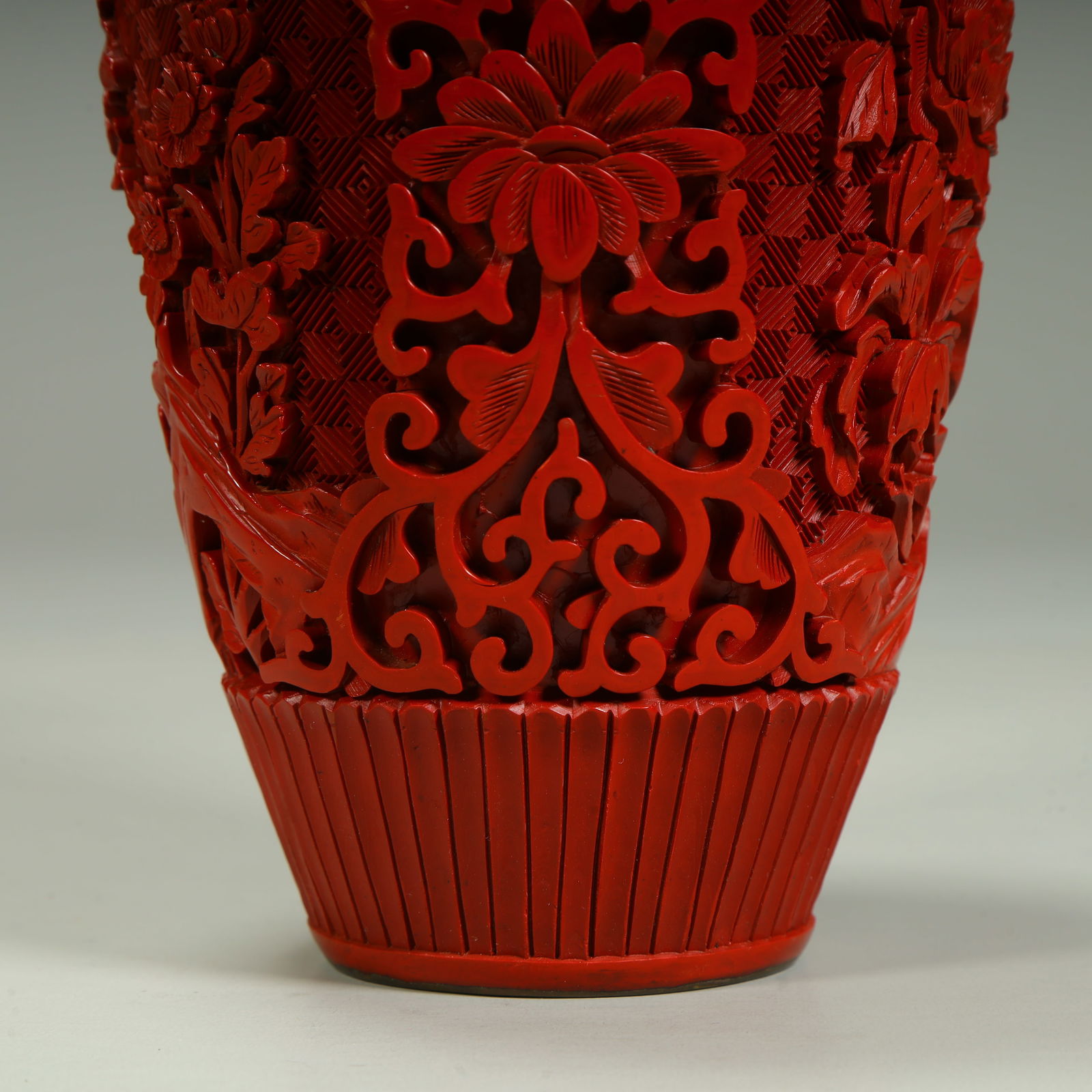 A Qing Dynasty red peony pattern plum bottle - 5