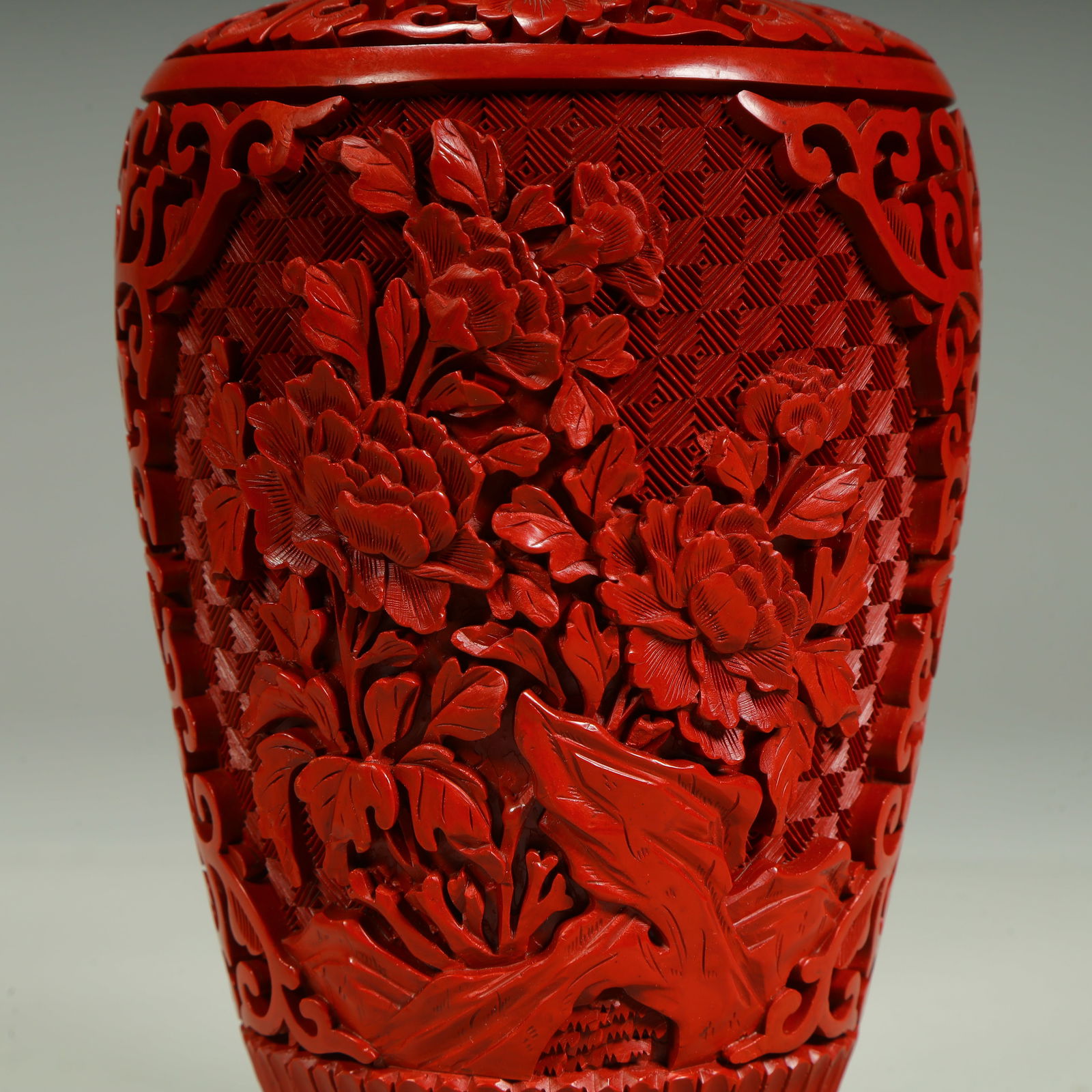 A Qing Dynasty red peony pattern plum bottle - 6