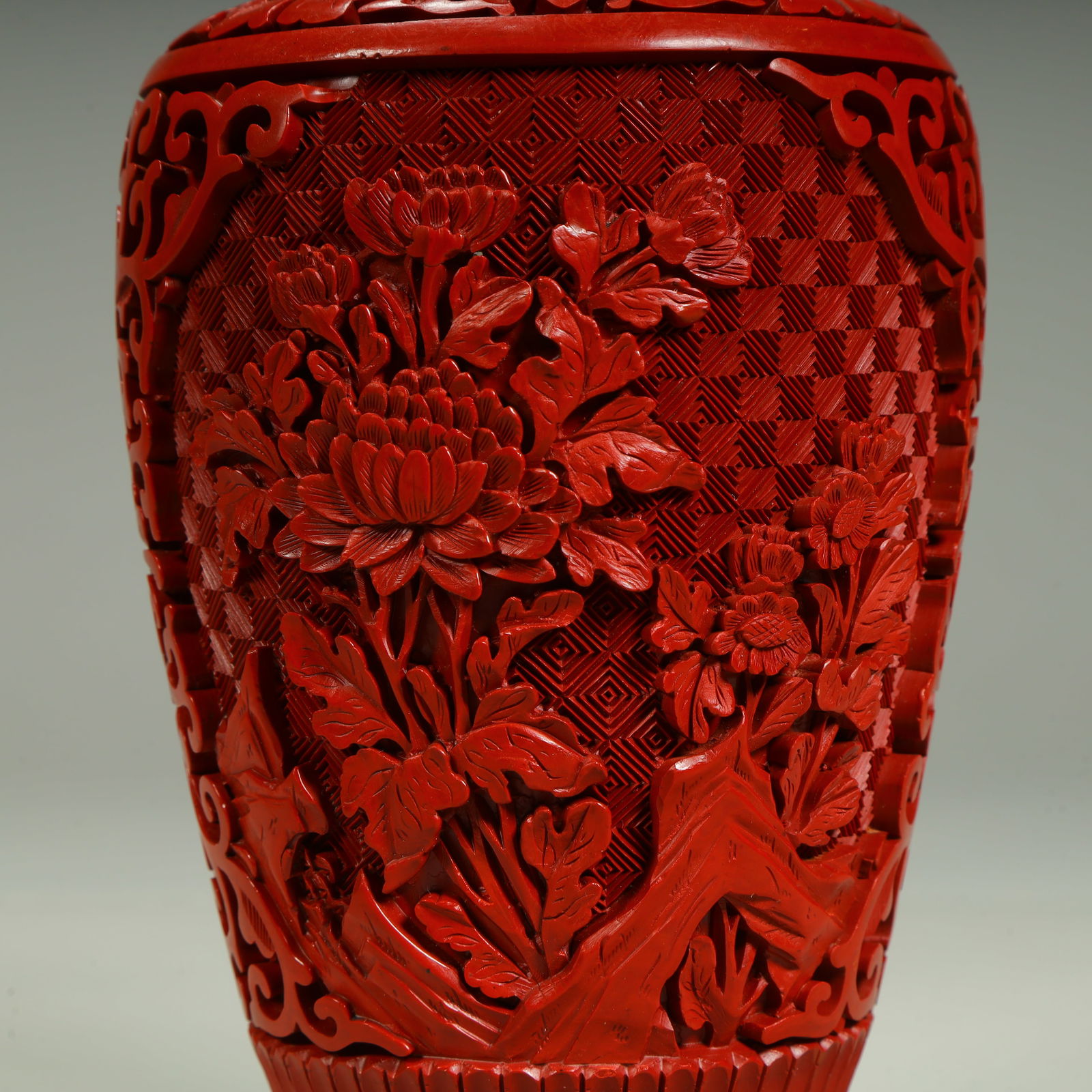 A Qing Dynasty red peony pattern plum bottle - 7