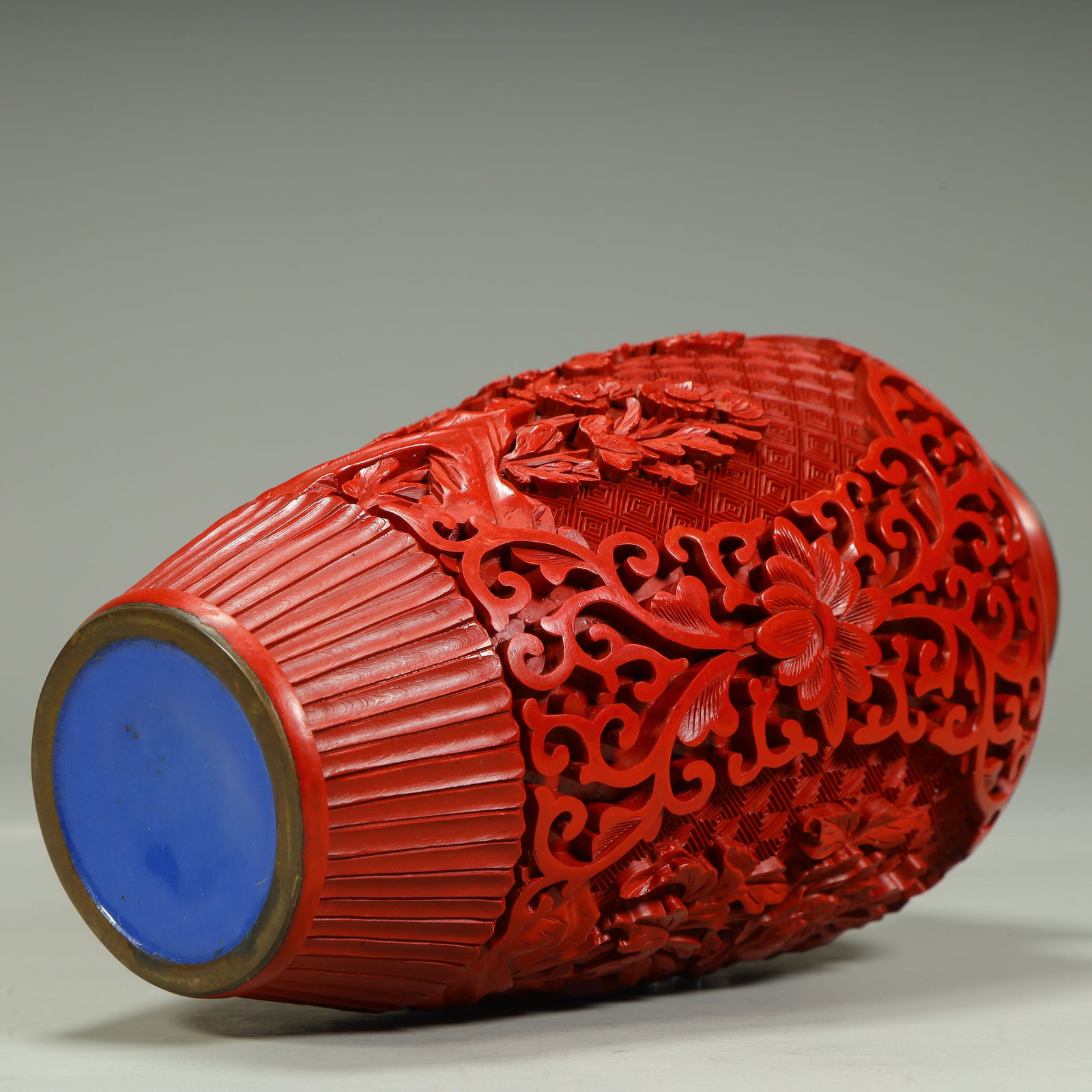 A Qing Dynasty red peony pattern plum bottle - 9