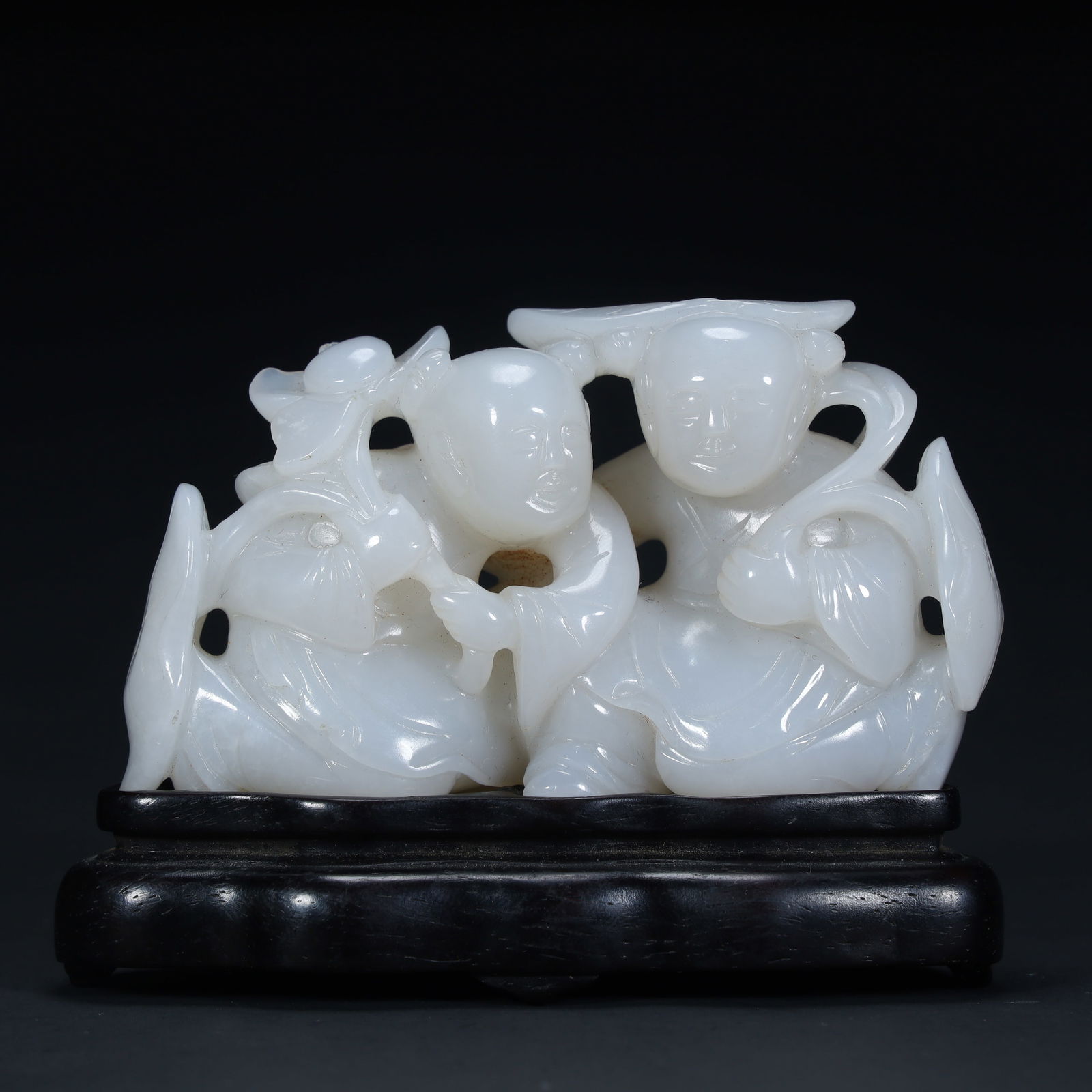 A Qing Dynasty Hetian white jade "Hehe Two Immortals" ornament: Qing Dynasty Hetian white jade "Hehe Two Immortals" ornament SIZE: H:5cm L:9cm W:2.8cm W:189g (The Dimensions Of All Batches Are Manually Measured.If You Need More Detailed Information, Please Contact