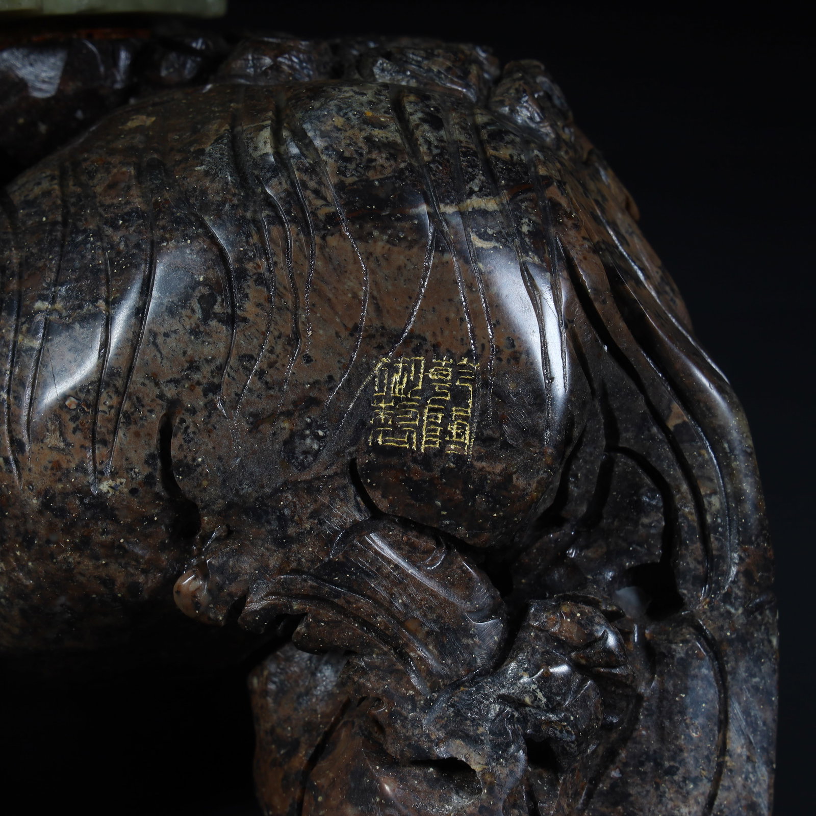 A statue of the Bodhisattva of the Black Stone Vajra Hand in the Qing Dynasty: Qing Dynasty Black Stone Vajra Hand Bodhisattva Statue SIZE: H:36cm L:28cm W:8cm W:9.2kg (The Dimensions Of All Batches Are Manually Measured.If You Need More Detailed Information, Please Contact Our