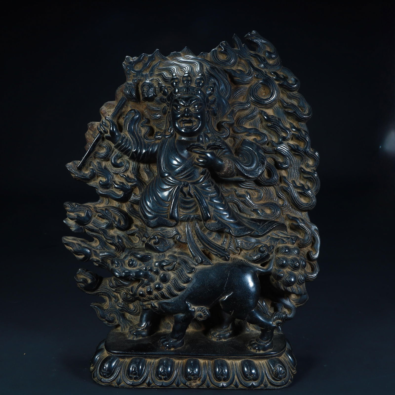 A statue of the Bodhisattva of the Black Stone Vajra Hand in the Qing Dynasty: Qing Dynasty Black Stone Vajra Hand Bodhisattva Statue SIZE: H:36cm L:28cm W:8cm W:9.2kg (The Dimensions Of All Batches Are Manually Measured.If You Need More Detailed Information, Please Contact Our