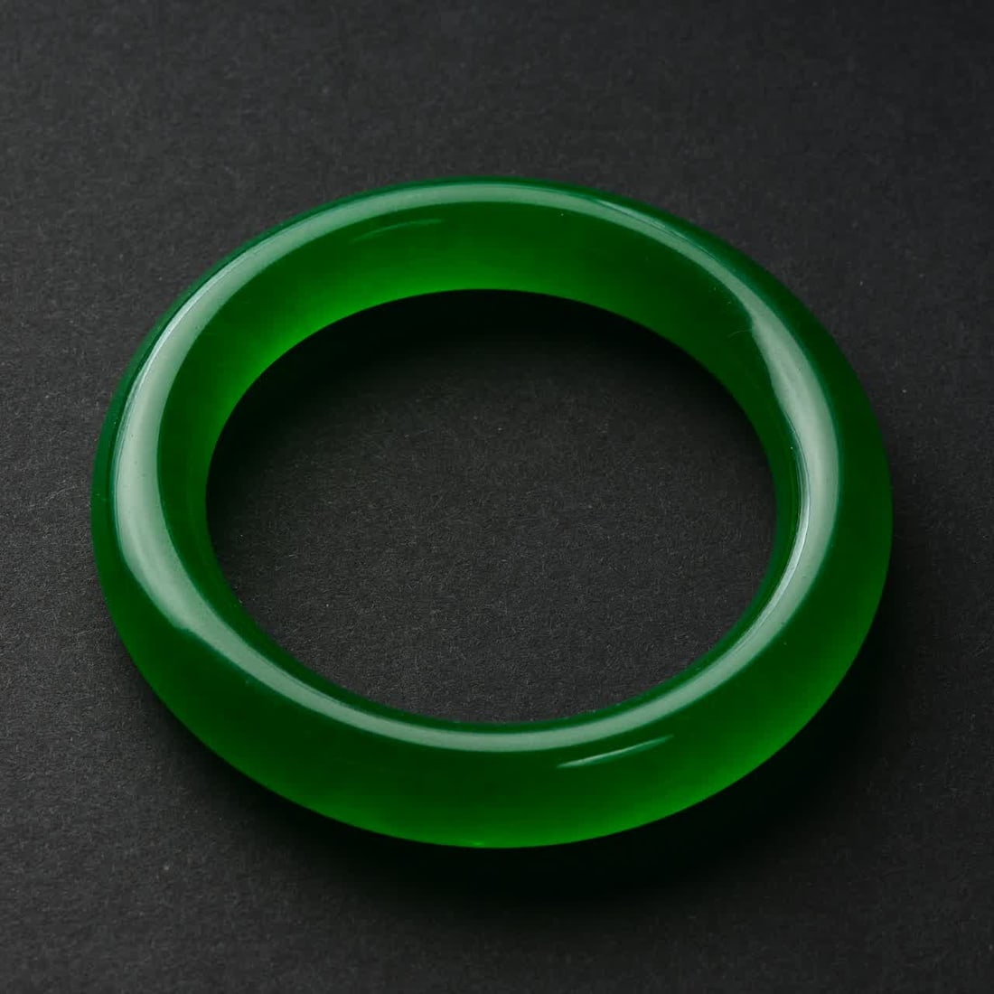 A Qing Dynasty jade bracelet - 3