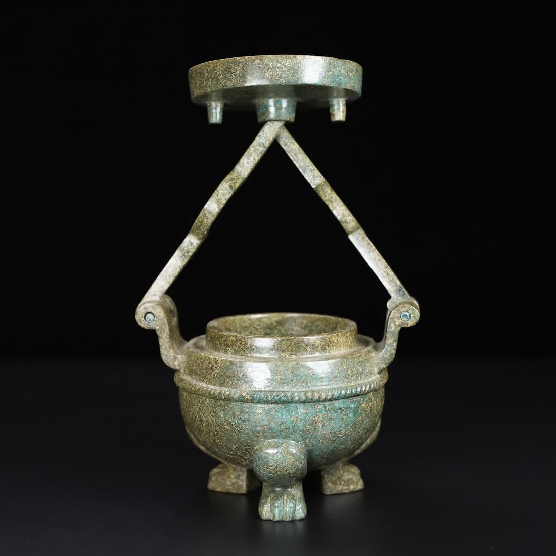 A Han Dynasty jade lamp: Han Dynasty jade lantern SIZE: W:904.5g H:22.3cm W:14.5cm T:11.2cm (The Dimensions Of All Batches Are Manually Measured.If You Need More Detailed Information, Please Contact Our Customer Service Befor