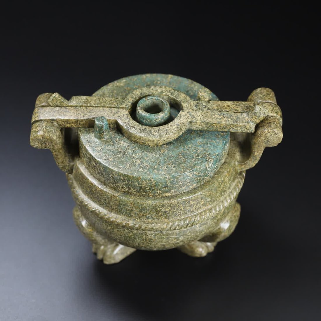 A Han Dynasty jade lamp - 2