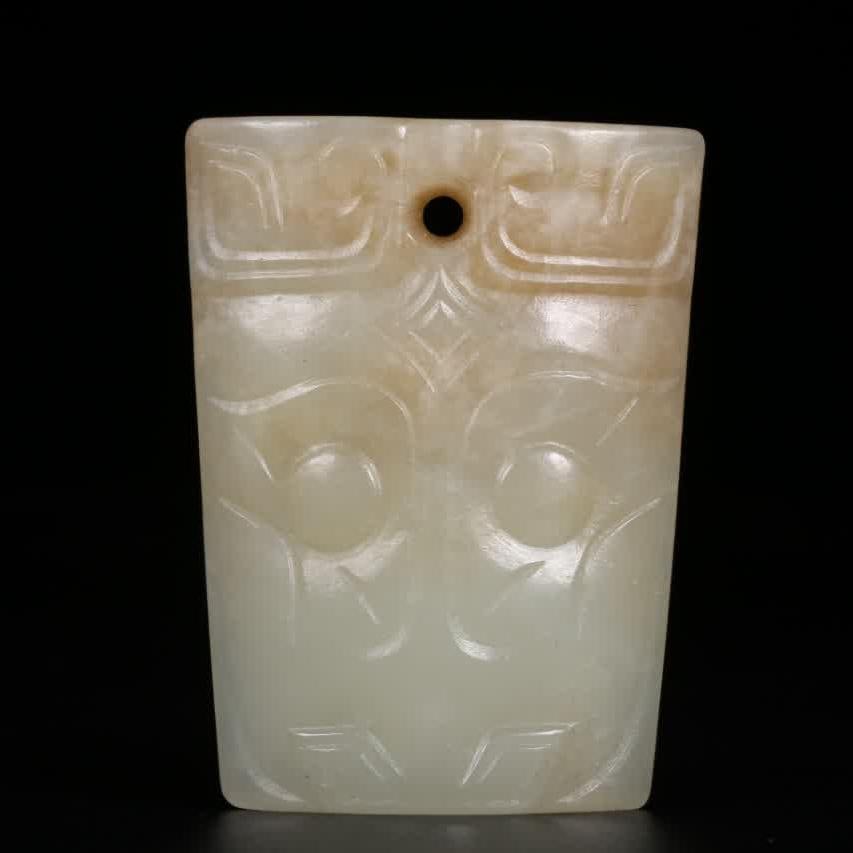 A Qing Dynasty Hetian jade beast face ornament: Qing Dynasty Hetian jade beast face ornament SIZE: L:5cm W:3.8cm T:0.8cm W:28g (The Dimensions Of All Batches Are Manually Measured.If You Need More Detailed Information, Please Contact Our Customer S
