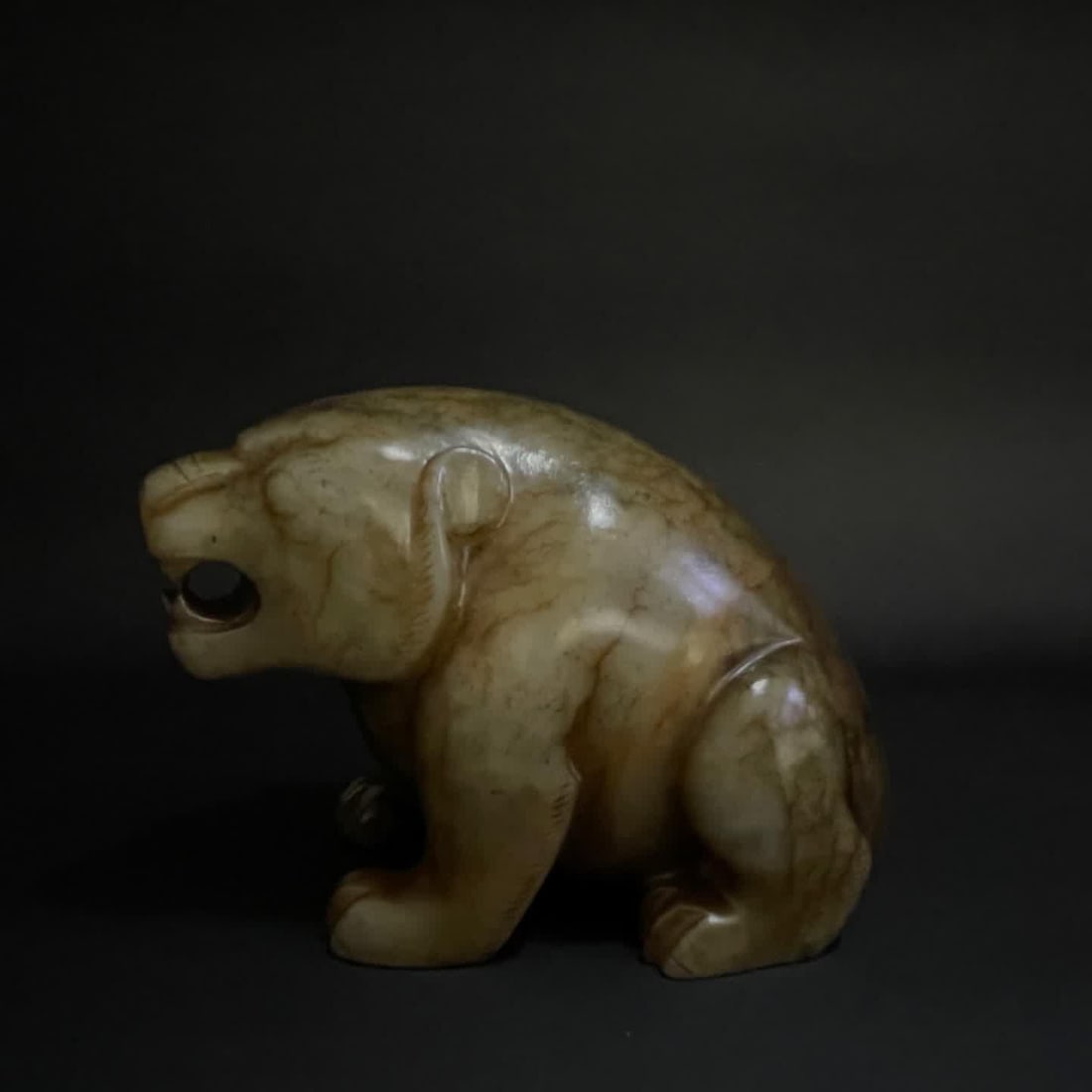 A Han Dynasty Hetian jade bear: Han Dynasty Hetian jade bear SIZE: L:11cm W:6.5cm H:8cm (The Dimensions Of All Batches Are Manually Measured.If You Need More Detailed Information, Please Contact Our Customer Service Before Bidding.)