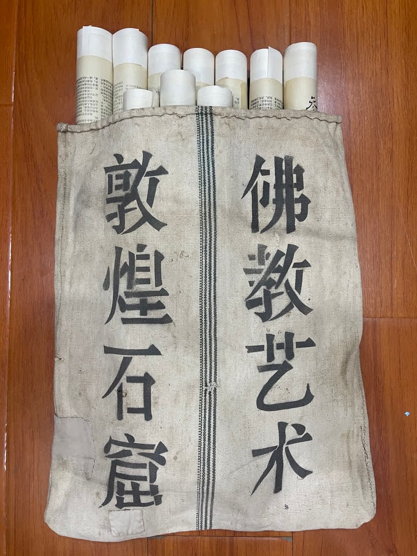 A Buddha statue of Zhang Daqian's Dunhuang Grottoes: Zhang Daqian's Dunhuang Grottoes Buddha statue SIZE: Painting Core43x53cm (The Dimensions Of All Batches Are Manually Measured.If You Need More Detailed Information, Please Contact Our Customer Servic