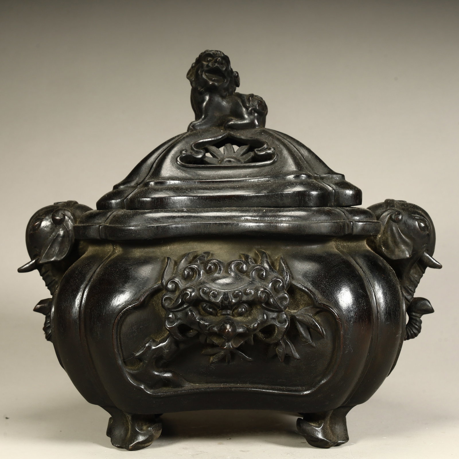 A Qing Dynasty rosewood carved elephant ear lion button aromatherapy stove: Qing Dynasty rosewood carved elephant ear lion button aromatherapy stove SIZE: SIZE: H:22cm L:24cm W:19cm W:1.7kg (The Dimensions Of All Batches Are Manually Measured.If You Need More Detailed Informa