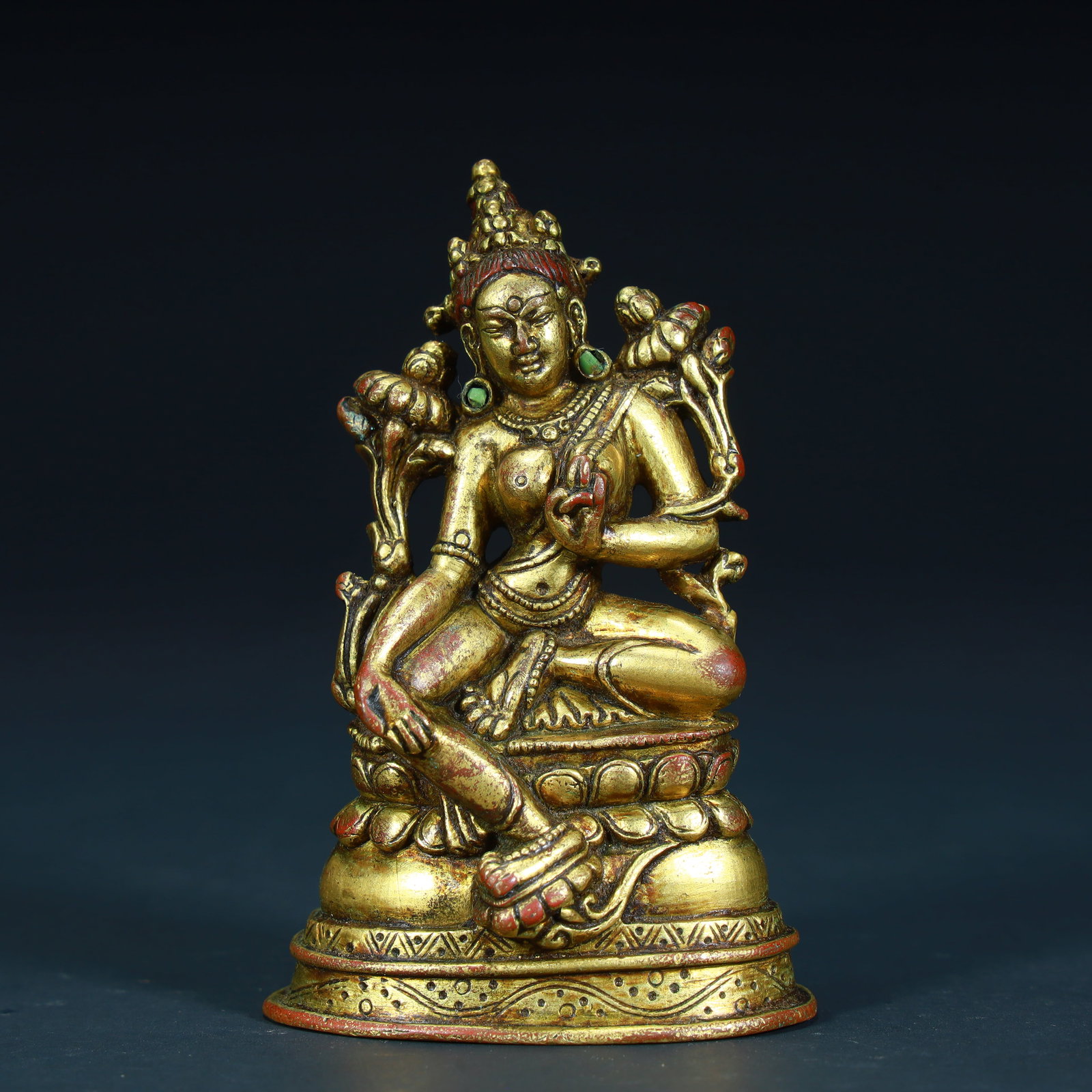 A bronze gilt green Tara statue: Replace the bronze gilt green Tara statue SIZE: H:8cm L:5cm W:3cm W:169.8g (The Dimensions Of All Batches Are Manually Measured.If You Need More Detailed Information, Please Contact Our Customer Servi