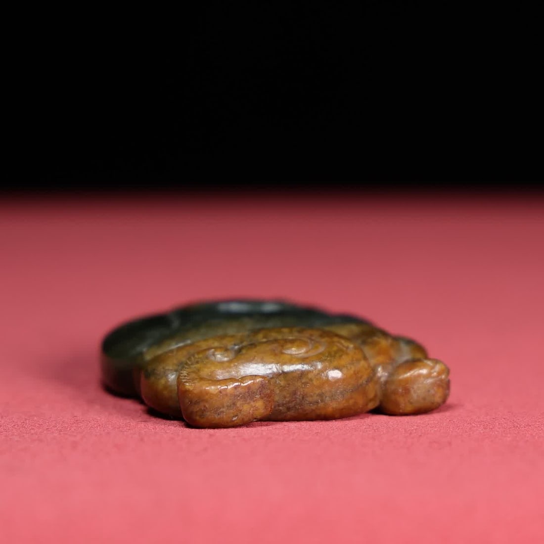 A Han Dynasty bear ornament - 9