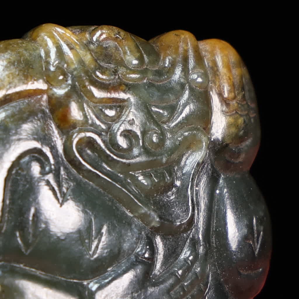 A Han Dynasty bear ornament - 5