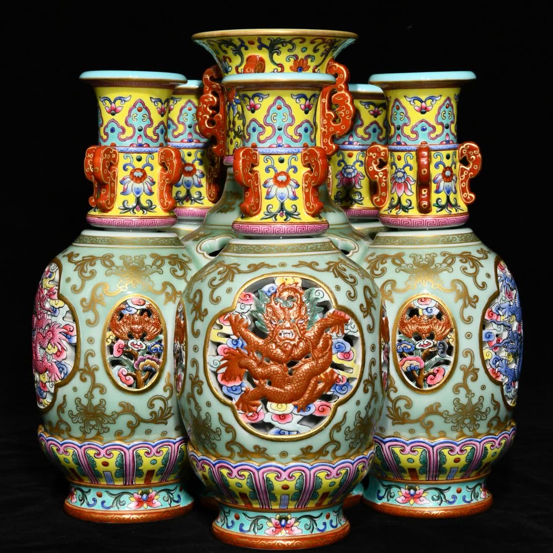 A Qing Qianlong bean celadon gold-painted hollow pastel dragon pattern six-link heart vase: Qing Qianlong bean celadon gold-painted hollow pastel dragon pattern six-link heart vase SIZE: H:26cm D:27.5cm (The Dimensions Of All Batches Are Manually Measured.If You Need More Detailed Informatio