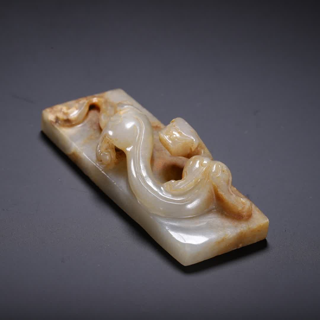 A piece of ancient jade wall: The ancient jade wall SIZE: L:8.5cm W:3cm H:2.4cm W:90g (The Dimensions Of All Batches Are Manually Measured.If You Need More Detailed Information, Please Contact Our Customer Service Before Bidding.)