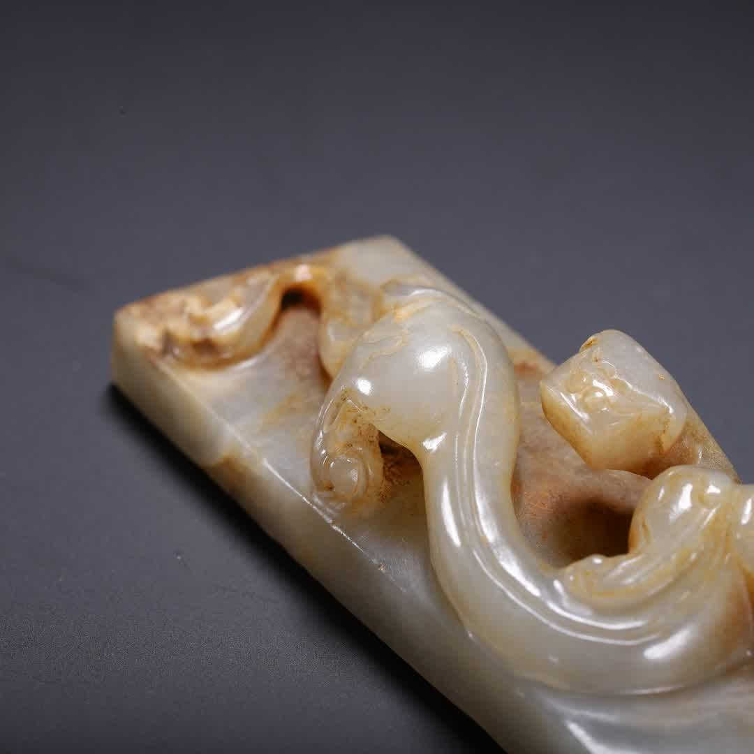 A piece of ancient jade wall - 3