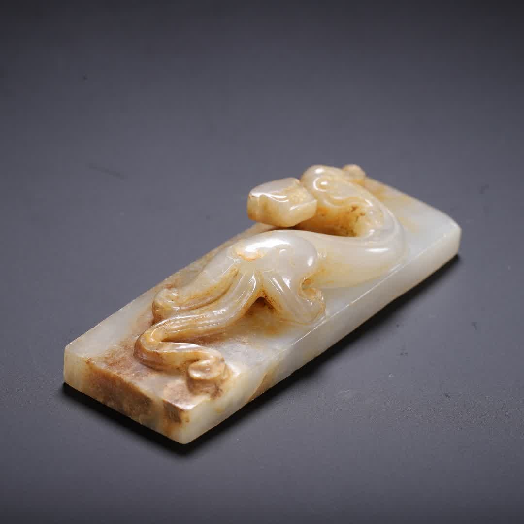 A piece of ancient jade wall - 4