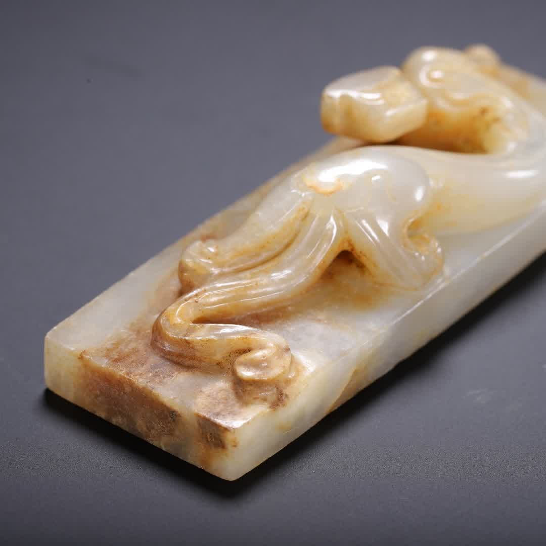 A piece of ancient jade wall - 5