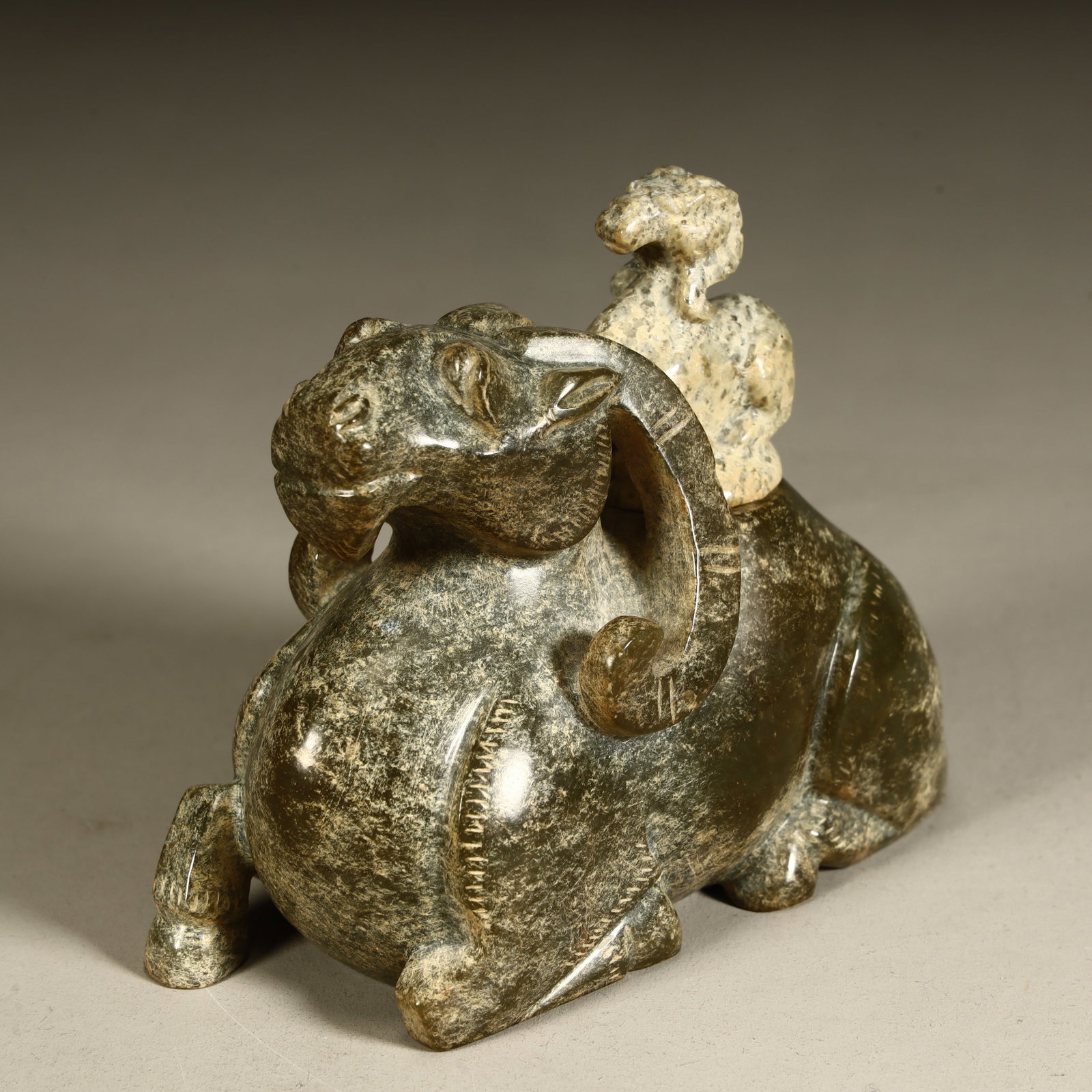A piece of ancient jade sheep statue ornament in the Qing Dynasty: Qing Dynasty ancient jade sheep statue ornaments SIZE: H:8cm L:10cm W:4.5cm W:394g (The Dimensions Of All Batches Are Manually Measured.If You Need More Detailed Information, Please Contact Our