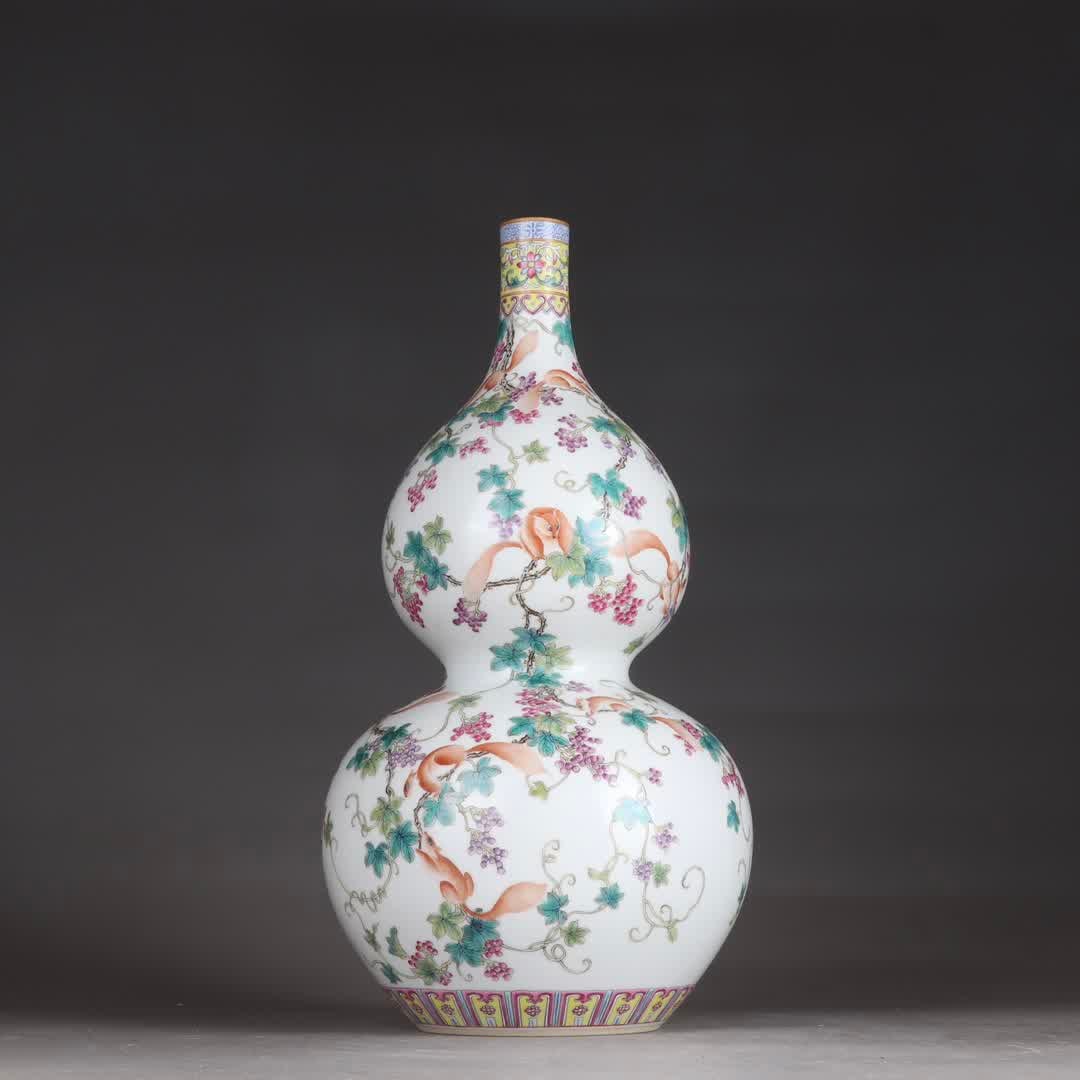 A Qing Yongzheng pastel squirrel pattern gourd bottle: Qing Yongzheng pastel squirrel pattern gourd bottle SIZE: H: 34cm Belly diameter 17.5cm (The Dimensions Of All Batches Are Manually Measured.If You Need More Detailed Information, Please Contact Our C