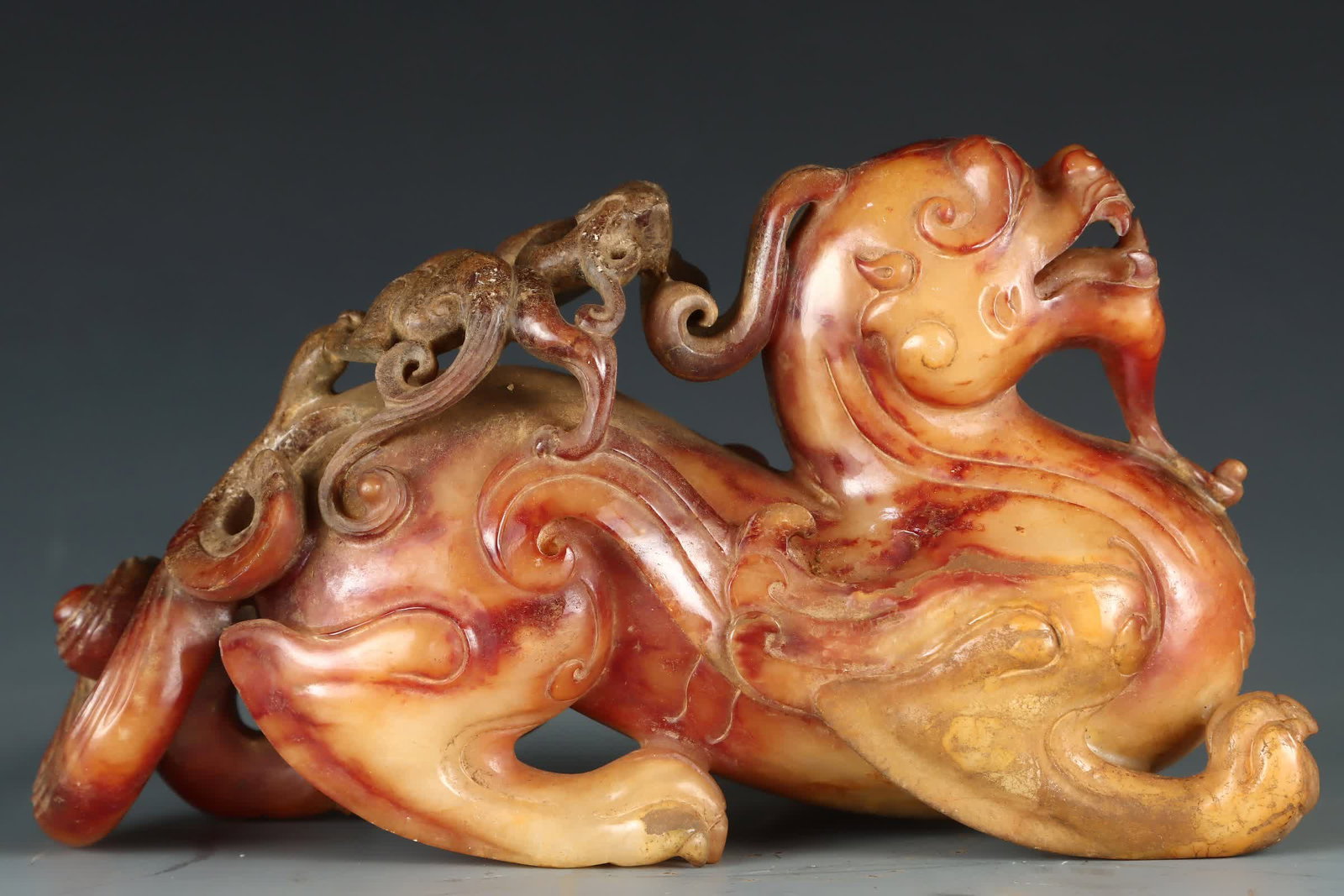 A Qing Dynasty Hetian jade Pixiu ornament: Qing Dynasty Hetian jade Pixiu ornament SIZE: W:371g H:10.5cm W:18cm (The Dimensions Of All Batches Are Manually Measured.If You Need More Detailed Information, Please Contact Our Customer Service