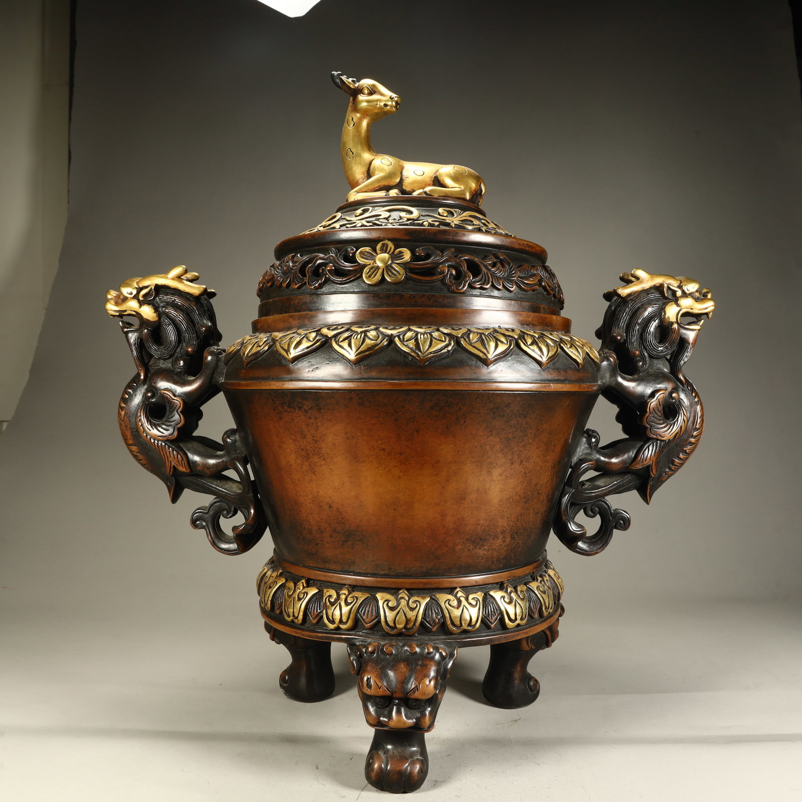 A piece of Qing Dynasty copper gilt auspicious beast ear deer button aroma burner: Qing Dynasty copper gilt auspicious beast ear deer button aroma stove SIZE: H:49cm L:47cm W:26cm W:19kg (The Dimensions Of All Batches Are Manually Measured.If You Need More Detailed Information, Plea