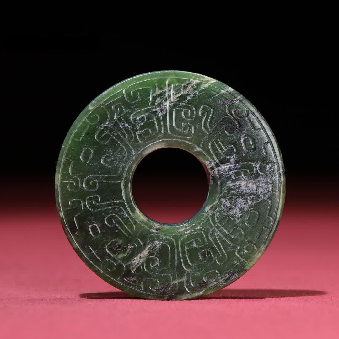 A Han Dynasty dragon pattern jade jade: Han Dynasty dragon pattern jade jade SIZE: 54x6mm W:42g (The Dimensions Of All Batches Are Manually Measured.If You Need More Detailed Information, Please Contact Our Customer Service Before Bidding.)