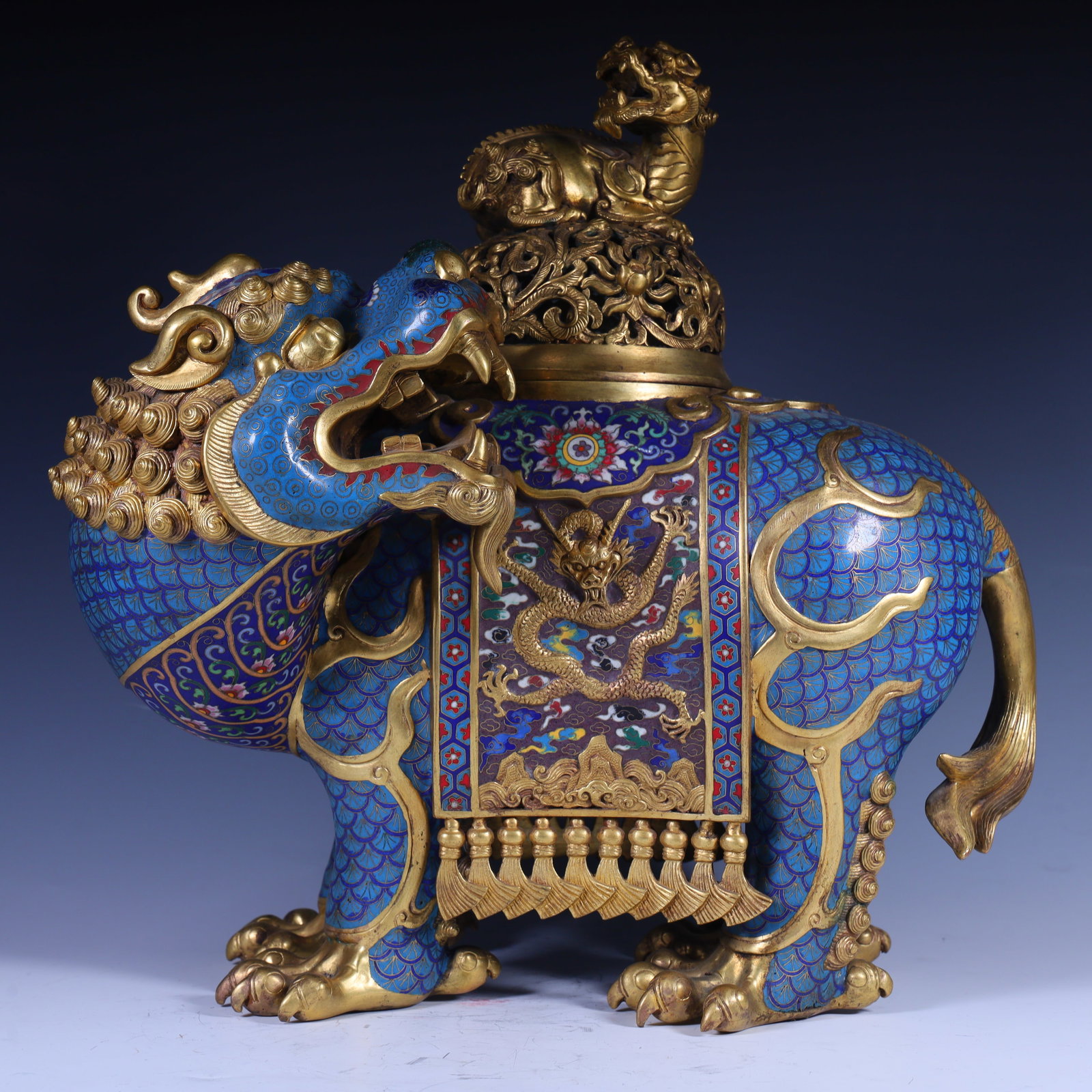 A Qing Dynasty Qianlong cloisonné enamel sub-mother beast incense burner: Qing Dynasty Qianlong cloisonné enamel sub-mother beast incense burner SIZE: H:38cm L:39cm W:24cm W:11kg (The Dimensions Of All Batches Are Manually Measured.If You Need More Detailed Information, Pl