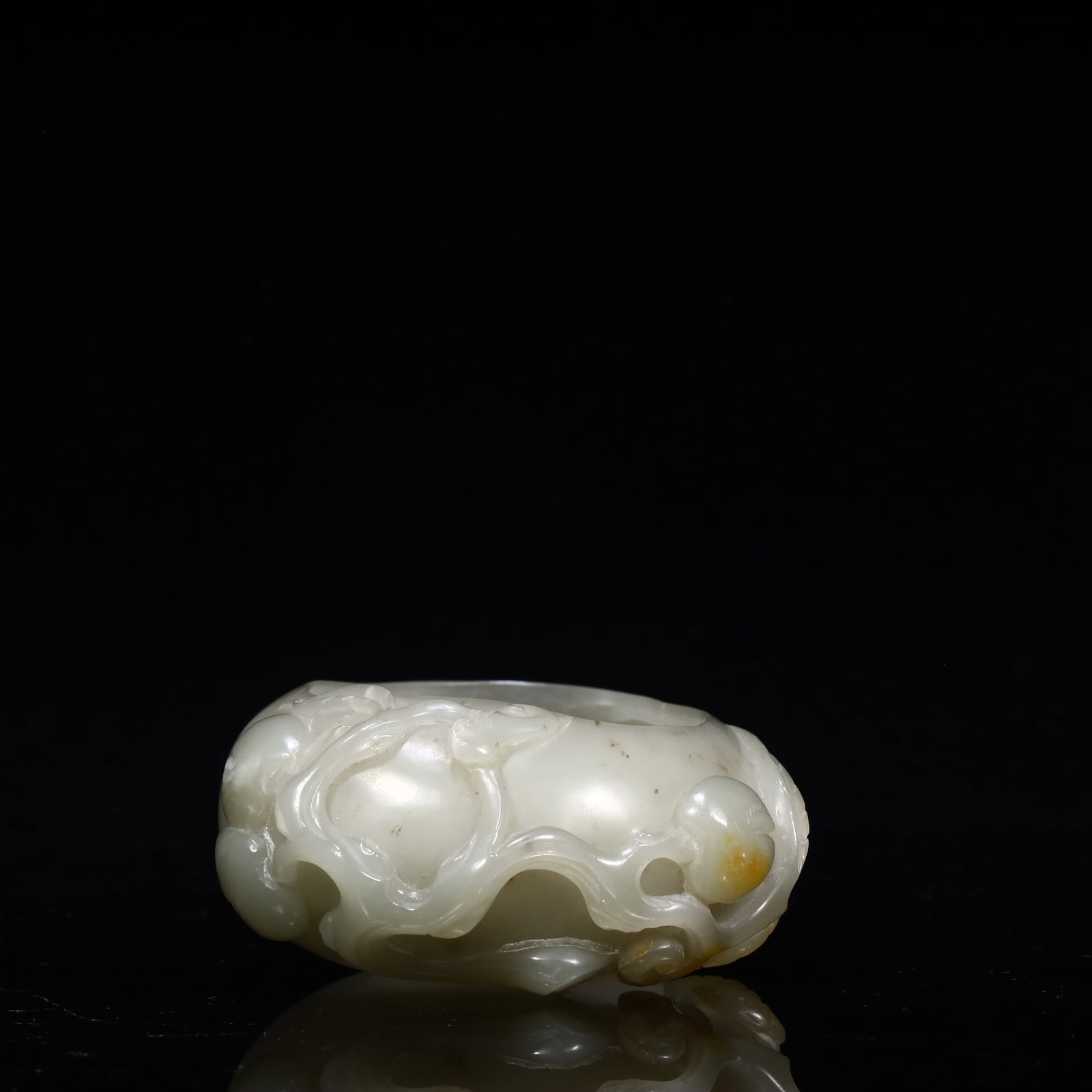 A piece of Hetian jade brush wash: Hetian jade pen wash SIZE: L:11cm W:8cm H:3.5cm W:167g (The Dimensions Of All Batches Are Manually Measured.If You Need More Detailed Information, Please Contact Our Customer Service Before