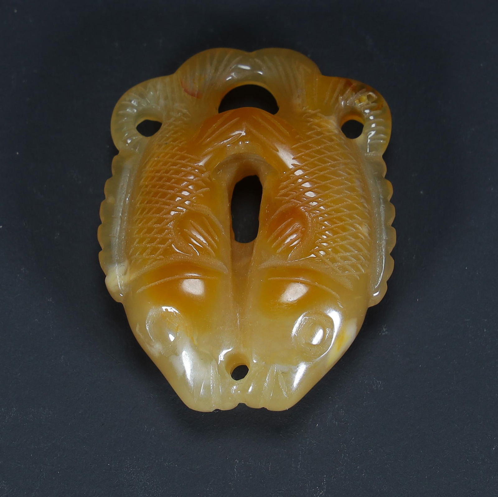 A Qing Dynasty agate double carp pattern pendant - 2