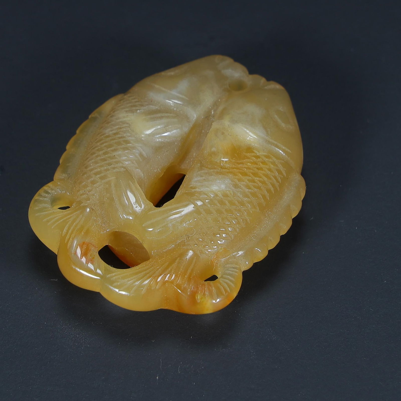 A Qing Dynasty agate double carp pattern pendant - 7