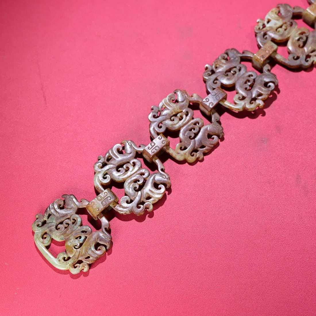 A Han Dynasty jade pendant - 2