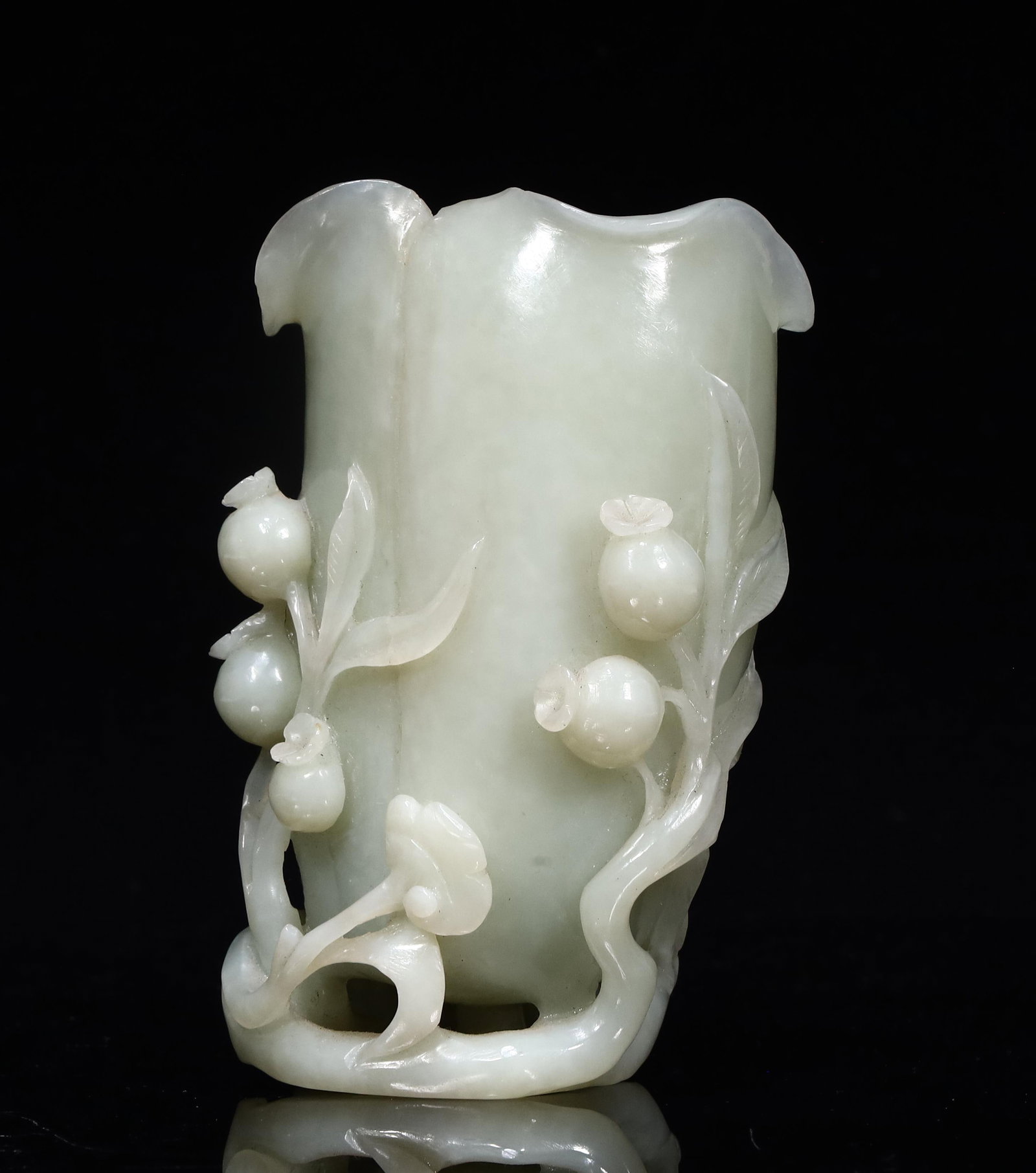 A Hetian jade cup: Hetian jade cup SIZE: L:7cm W:5cm H:10cm W:376g (The Dimensions Of All Batches Are Manually Measured.If You Need More Detailed Information, Please Contact Our Customer Service Before Bidding.)