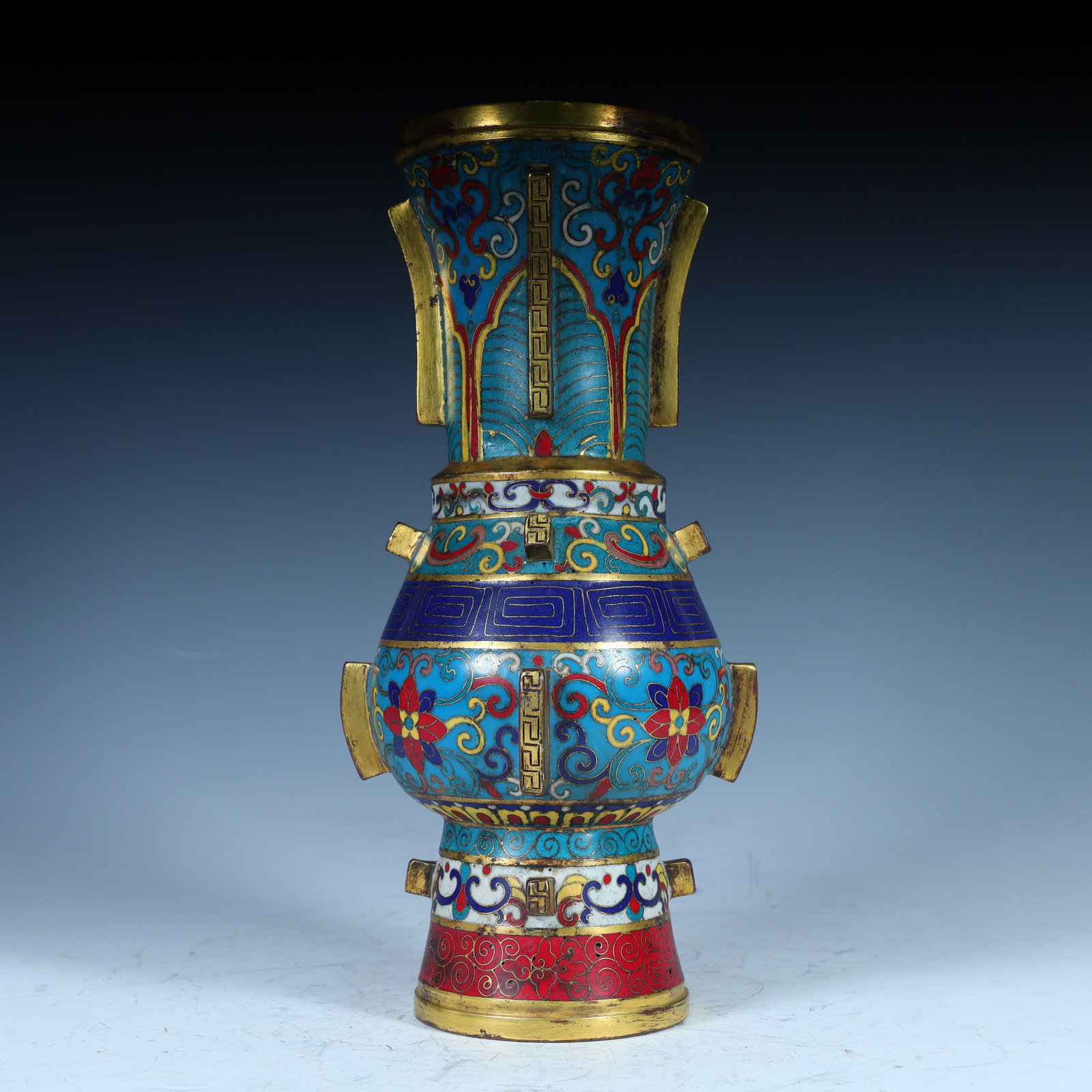 A Qing Dynasty cloisonné cloisonné enamel halberd-shaped flower cup: Qing Dynasty cloisonné cloisonné enamel halberd-shaped flower cup SIZE: H:26.4cm W:12cm W:1327g (The Dimensions Of All Batches Are Manually Measured.If You Need More Detailed Information, Please