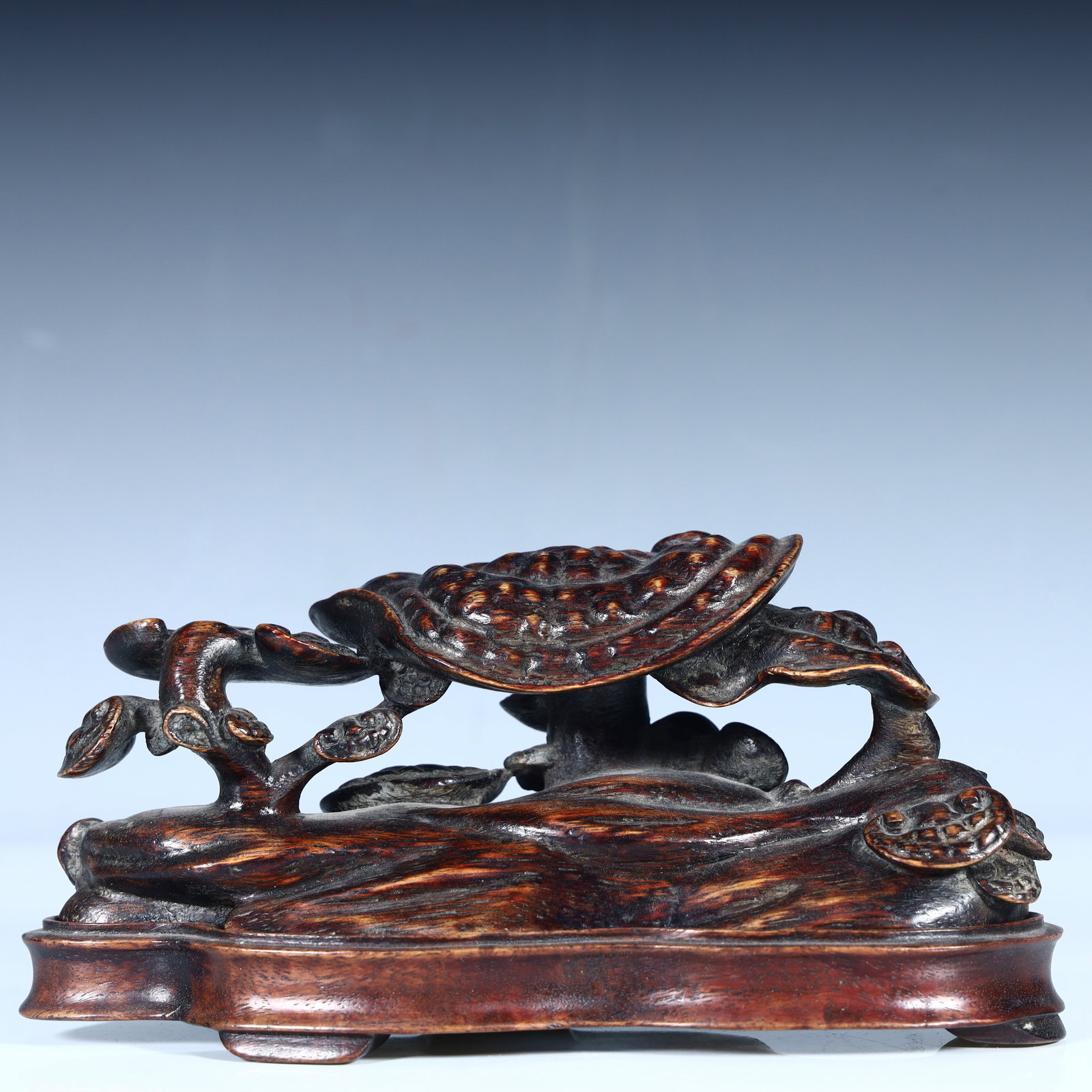 A Qing Dynasty fine agarwood ganoderma ornament: Qing Dynasty fine agarwood ganoderma ornament SIZE: H:8cm L:16cm W:6cm W:122g (The Dimensions Of All Batches Are Manually Measured.If You Need More Detailed Information, Please Contact Our