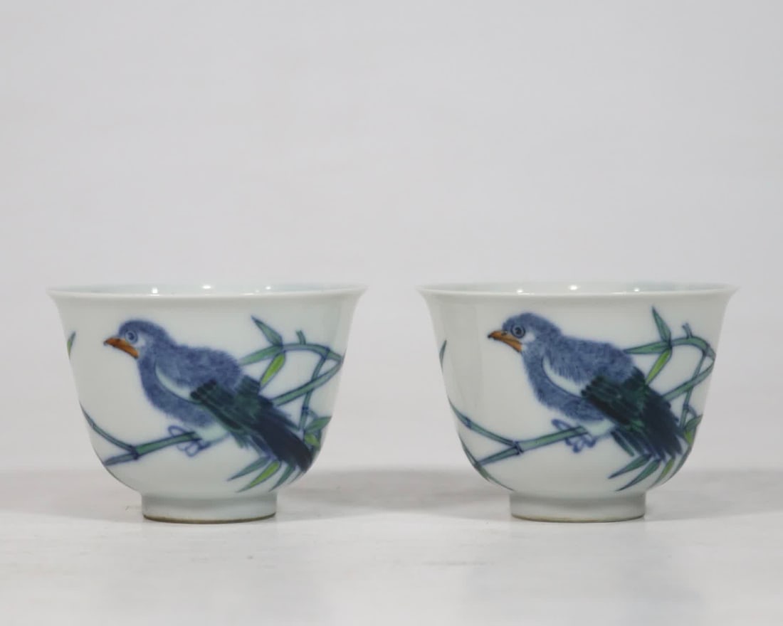 A pair of Qing Yongzheng year Dou colorful bird bamboo cups: Qing Yongzheng year made a colorful bird bamboo cup SIZE: mouthD:7cm H:5cm (The Dimensions Of All Batches Are Manually Measured.If You Need More Detailed Information, Please Contact Our Customer Servi