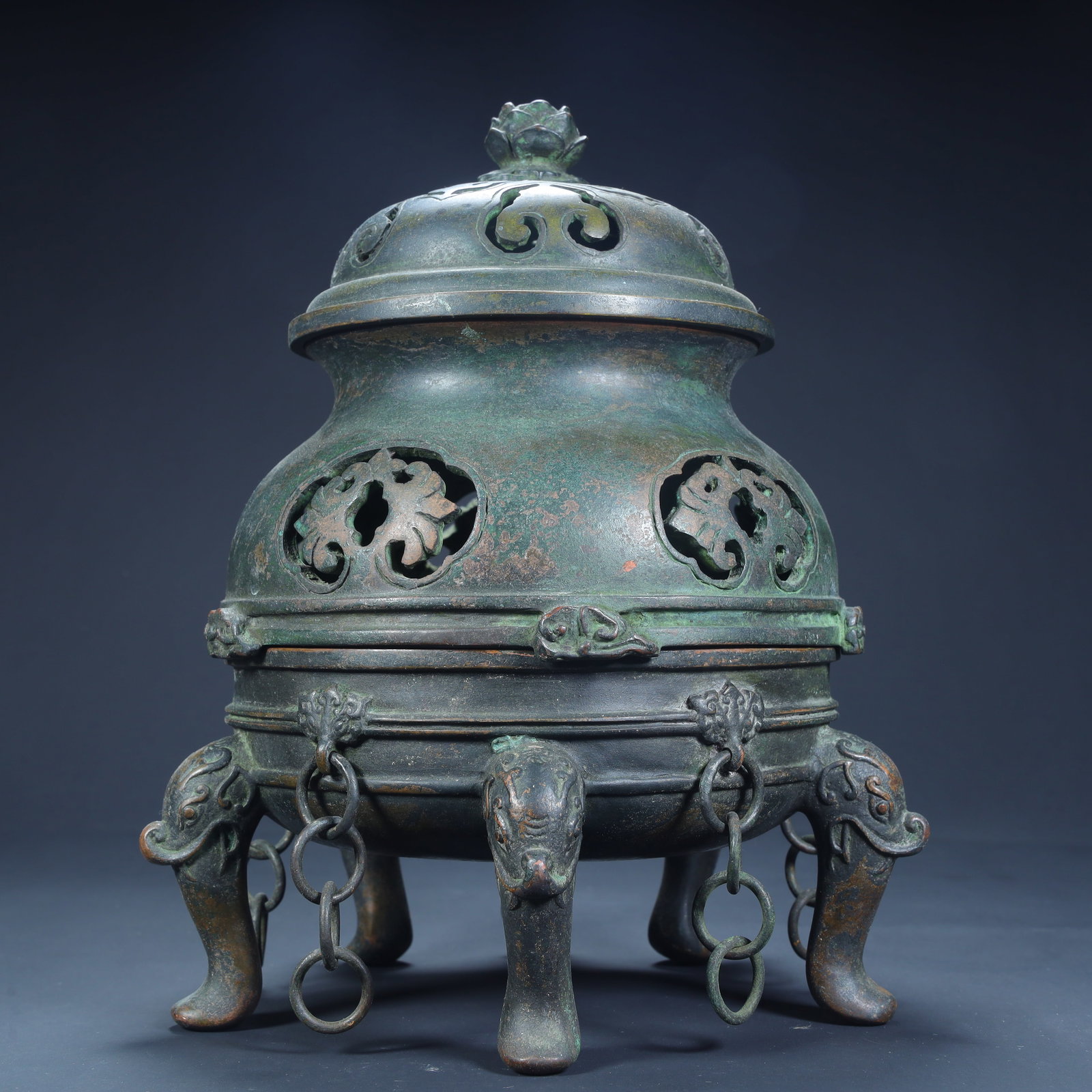 A Qing Dynasty bronze hollow animal foot smoker: Qing Dynasty bronze hollow animal foot smoker SIZE: H:24cm L:18.5cm W:18.5cm W:4kg (The Dimensions Of All Batches Are Manually Measured.If You Need More Detailed Information, Please Contact Our Custom