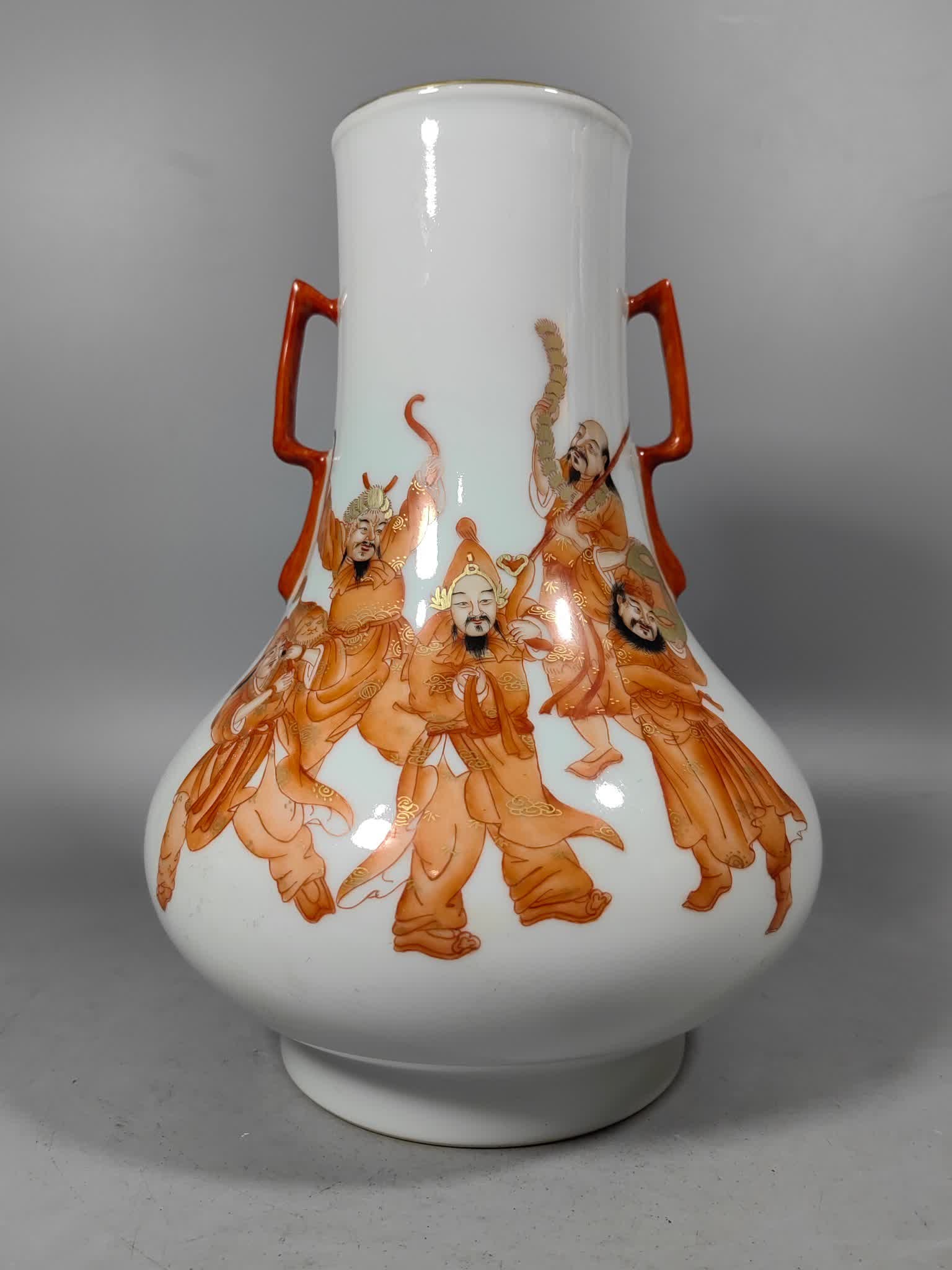 A Qing Dynasty Fan red gilded figure Eight Man Jin Bao: Qing Dynasty Fan red gilded figures Eight barbarians enter the treasure SIZE: H:26cm W:20cm (The Dimensions Of All Batches Are Manually Measured.If You Need More Detailed Information, Please Contact O