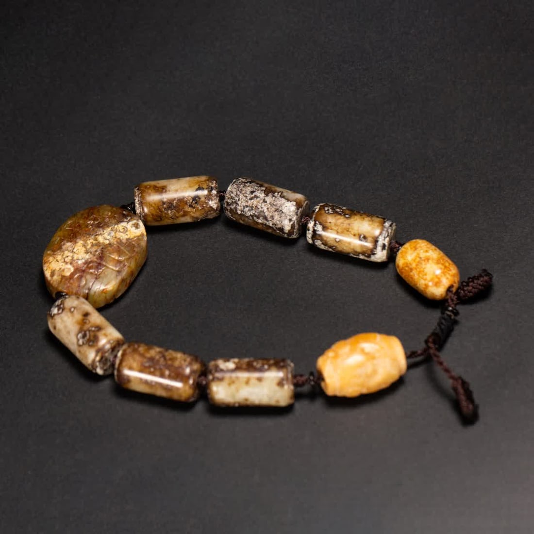 A ancient jade bracelet: Ancient jade bracelet SIZE: L:1.5cm (The Dimensions Of All Batches Are Manually Measured.If You Need More Detailed Information, Please Contact Our Customer Service Before Bidding.)