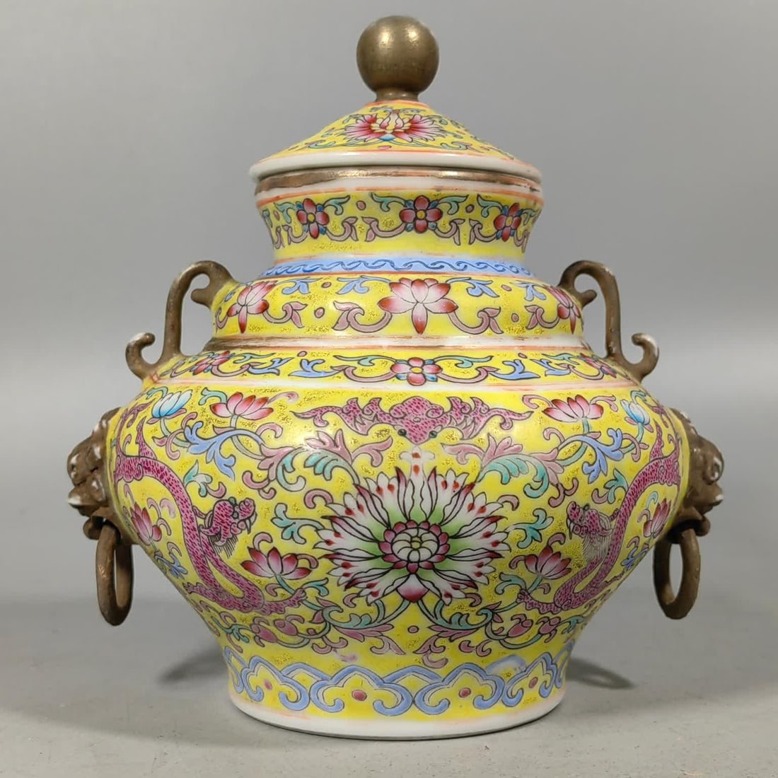 A Qing Dynasty yellow enamel amphora jar: Qing Dynasty yellow enamel color amphora jar SIZE: H:15.5cm W:15.5cm (The Dimensions Of All Batches Are Manually Measured.If You Need More Detailed Information, Please Contact Our Customer Service