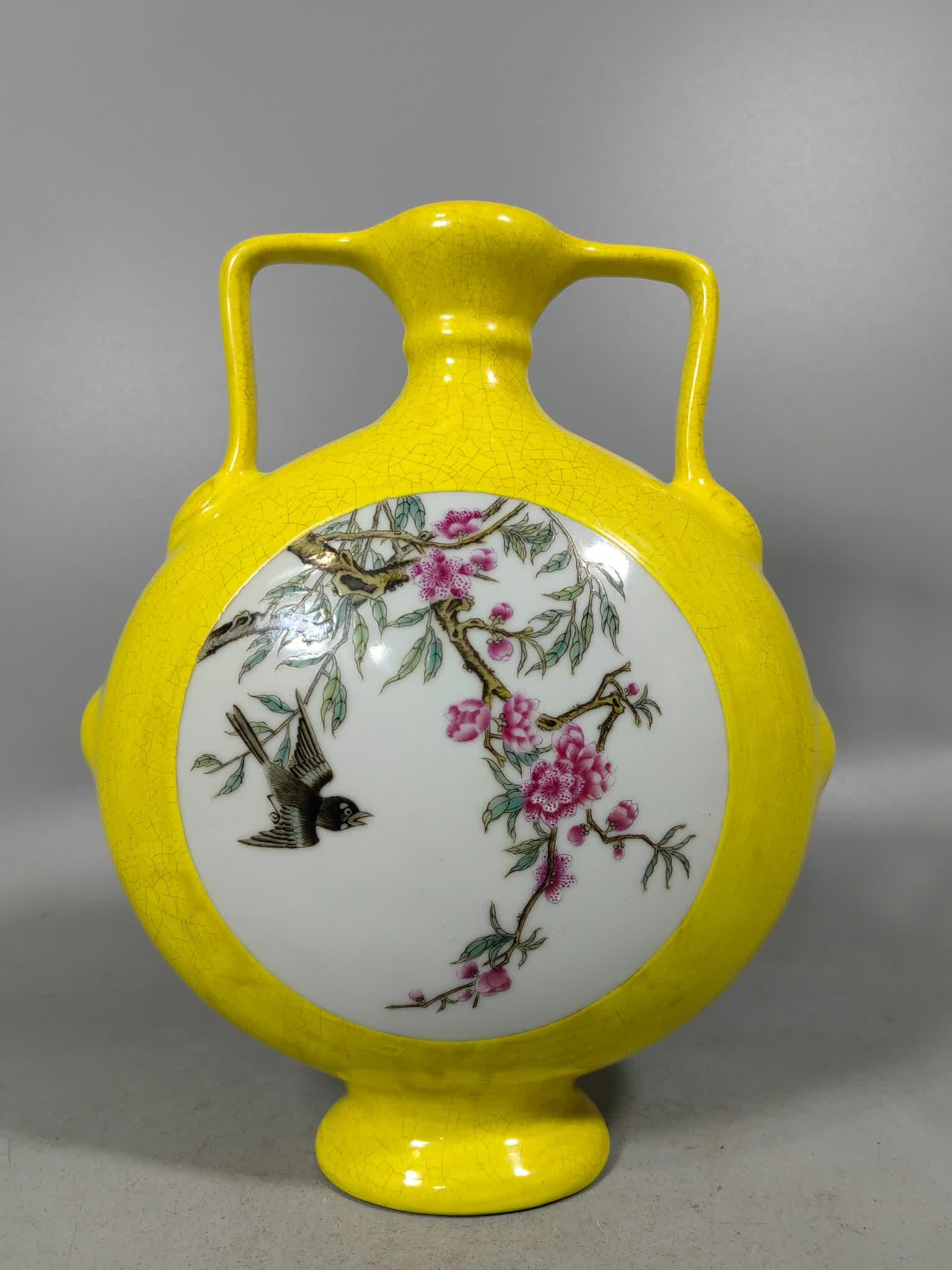 A Qing Dynasty lemon yellow consecrated flower bird moon vase: Qing Dynasty lemon yellow consecrated flowers and birds holding the moon vase SIZE: L:19.8cm W:10.8cm H:24cm (The Dimensions Of All Batches Are Manually Measured.If You Need More Detailed Information,