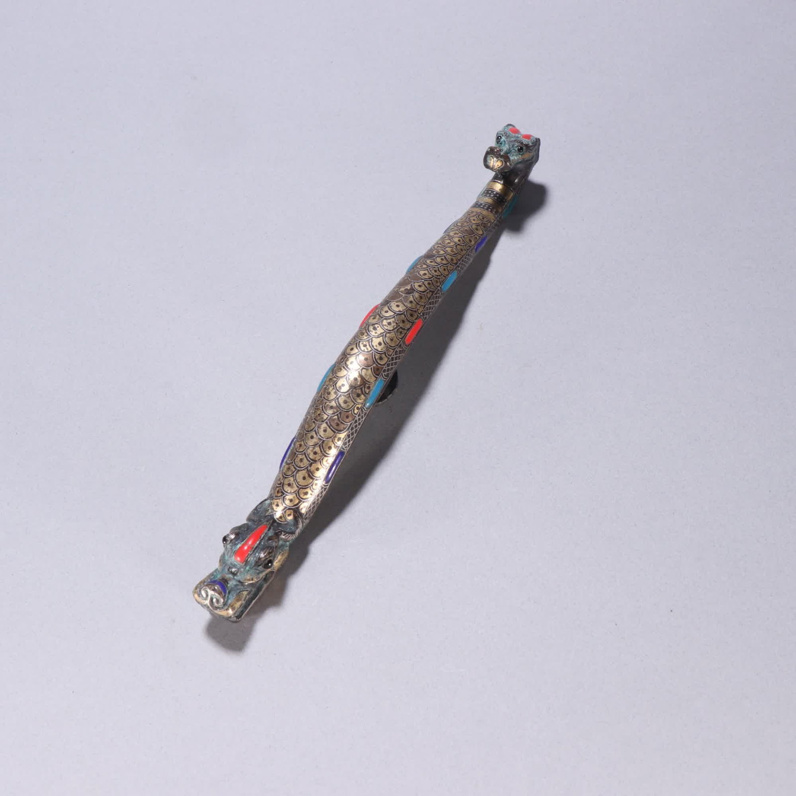 A piece of copper cuo gold and silver belt hook: Copper and gold and silver belt hooks SIZE: L:19.2cm W:2.8cm W:232.5g (The Dimensions Of All Batches Are Manually Measured.If You Need More Detailed Information, Please Contact Our Customer Service Be