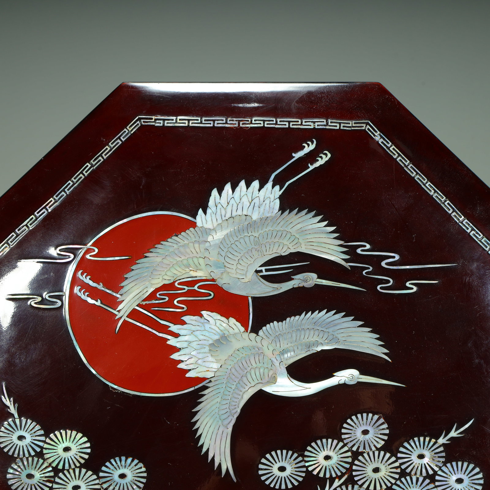 A lacquerware inlaid snail pine crane pattern octagonal lid box - 4