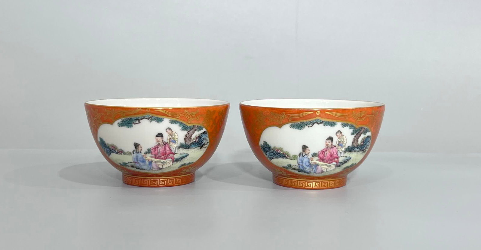 A Qing Qianlong alum red gold-painted consecrated cup plus a figure cup: Qing Qianlong year alum red gold consecration plus character cup SIZE: H:4.5cm mouthD:7.9cm (The Dimensions Of All Batches Are Manually Measured.If You Need More Detailed Information, Please