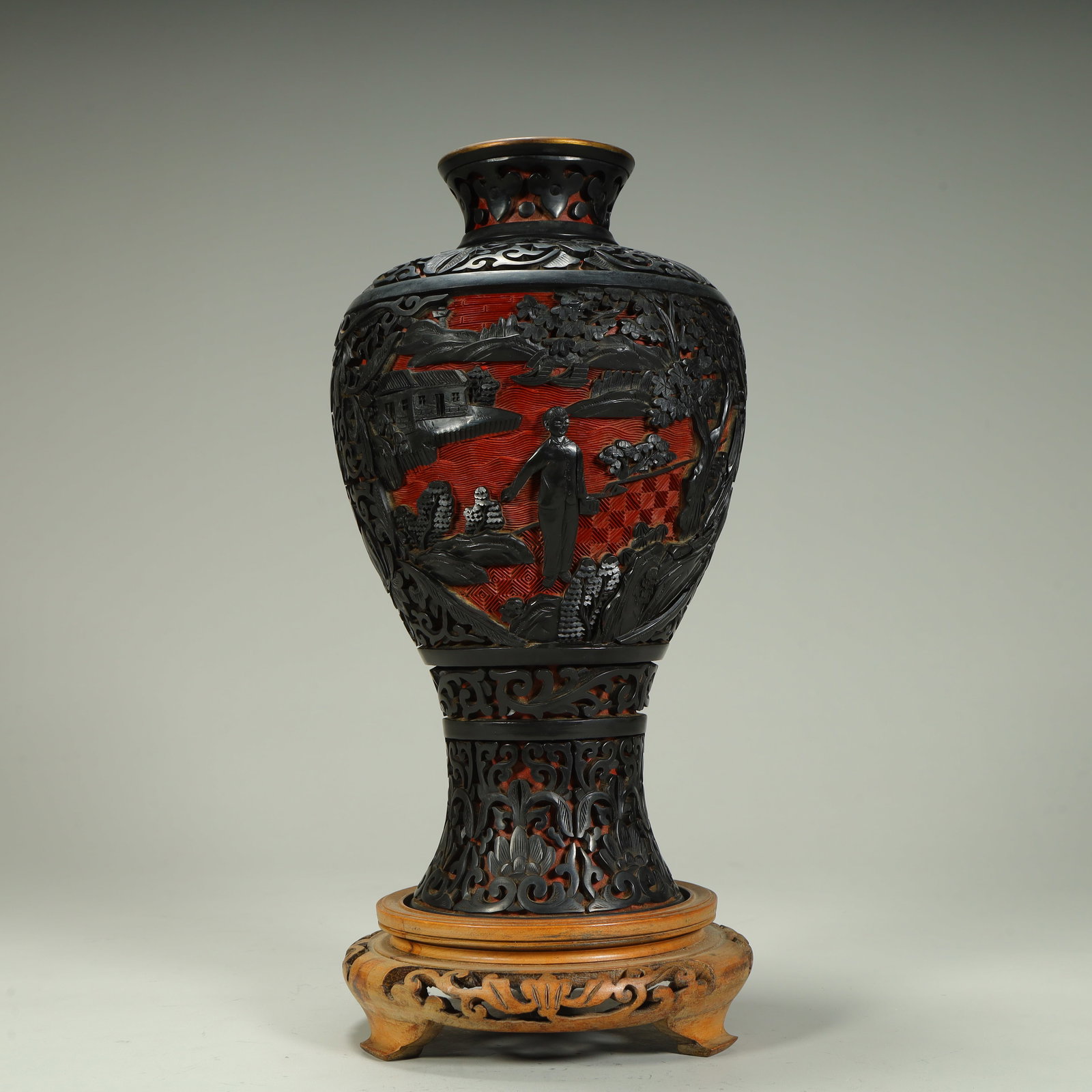 A red and black character pattern bottle: Remove the red and black character pattern bottle SIZE: H:27cm L:12.5cm W:12.5cm W:802g (The Dimensions Of All Batches Are Manually Measured.If You Need More Detailed Information, Please Contact