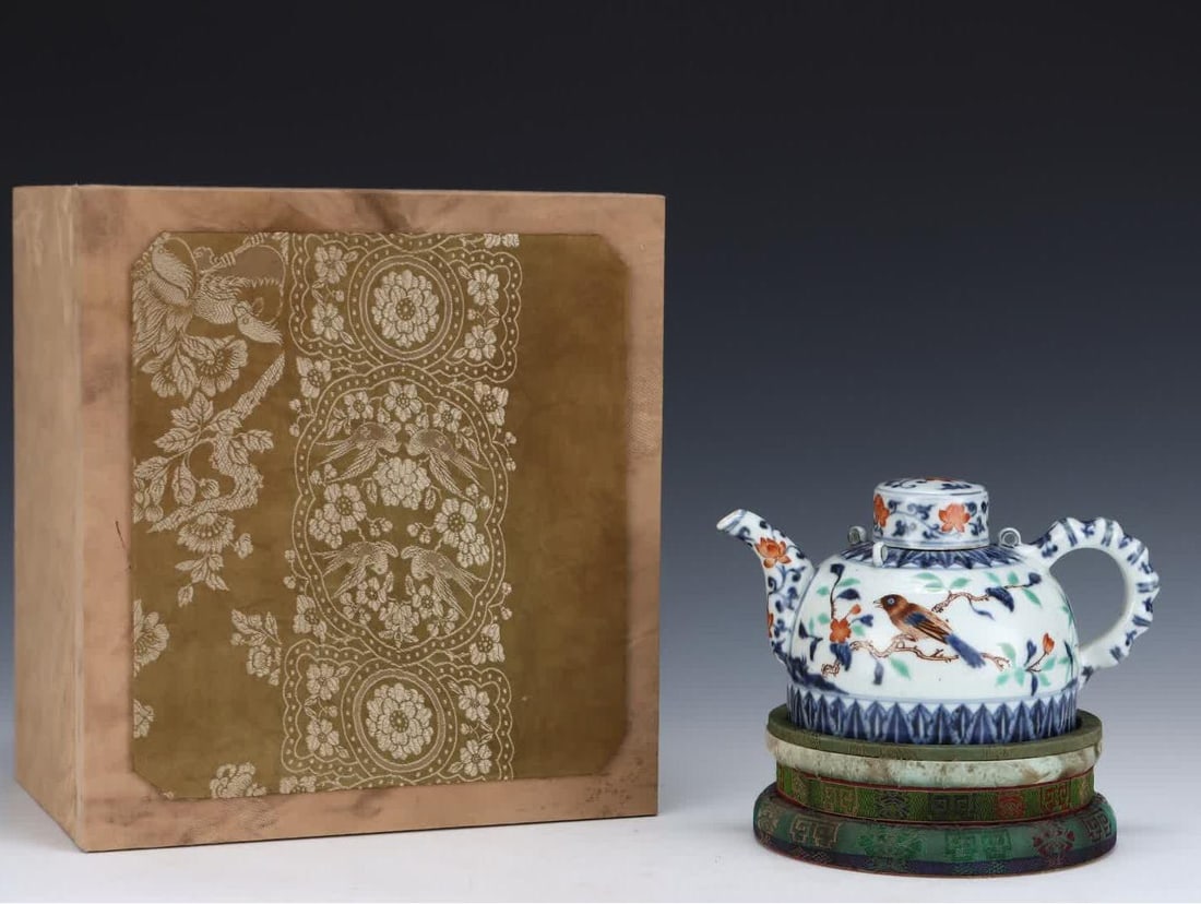 A piece of Daming Xuande colorful pot size: The size of the multicolored pot in the Ming Dynasty SIZE: H: 11.5cm Abdominal diameter 20cm (The Dimensions Of All Batches Are Manually Measured.If You Need More Detailed Information, Please Contact