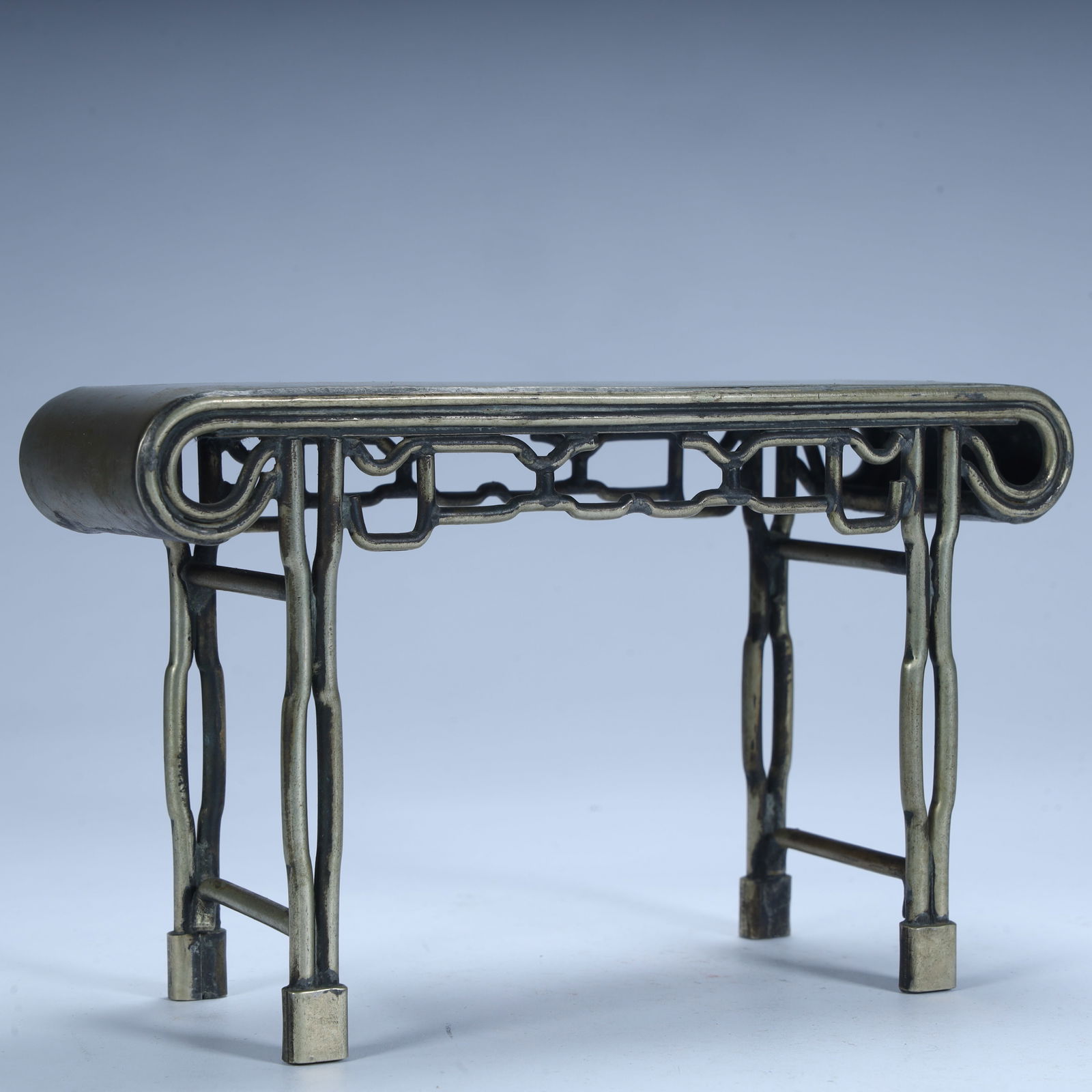 A Qing Dynasty copper imitation bamboo pattern table - 2