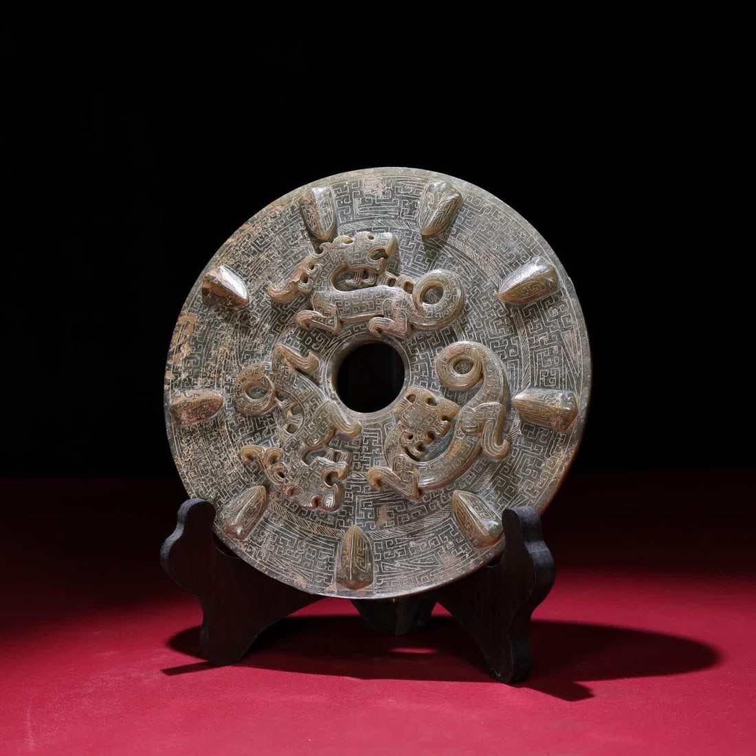 A Han Dynasty cicada-patterned dragon jade: Han Dynasty cicada pattern dragon jade SIZE: 175x175x14mm W:701g (The Dimensions Of All Batches Are Manually Measured.If You Need More Detailed Information, Please Contact Our Customer Service Before